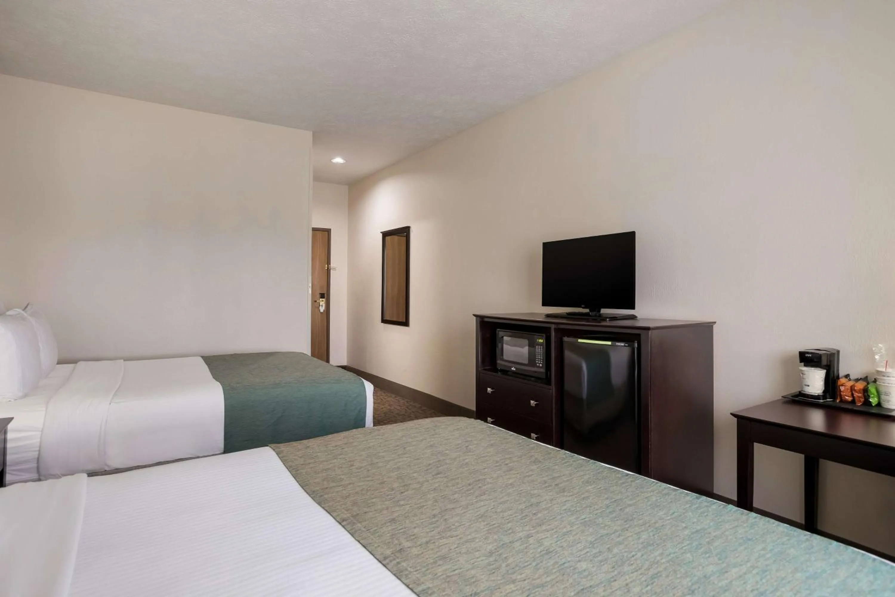Bedroom, Bed in Best Western Kendallville Inn