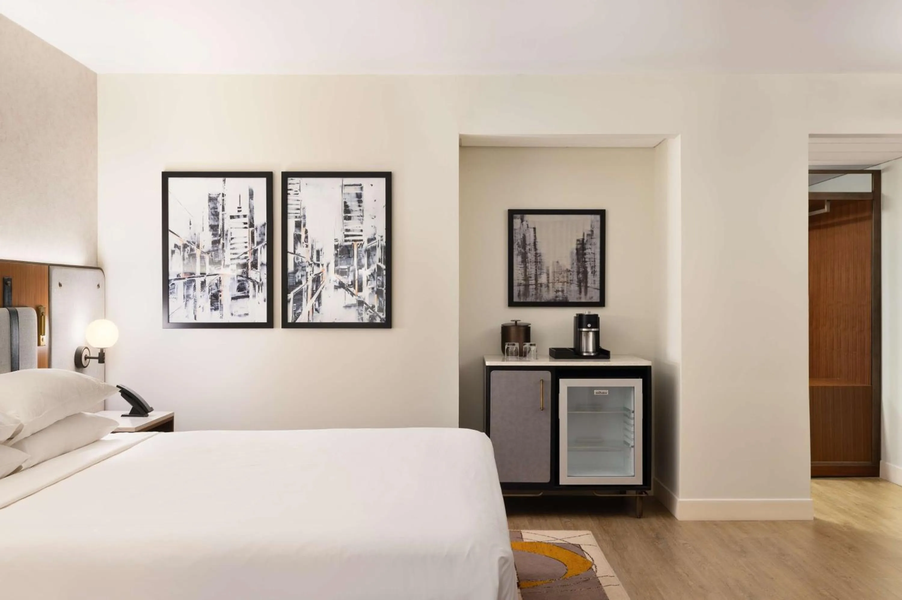 Photo of the whole room, Bed in Hyatt Regency New Brunswick