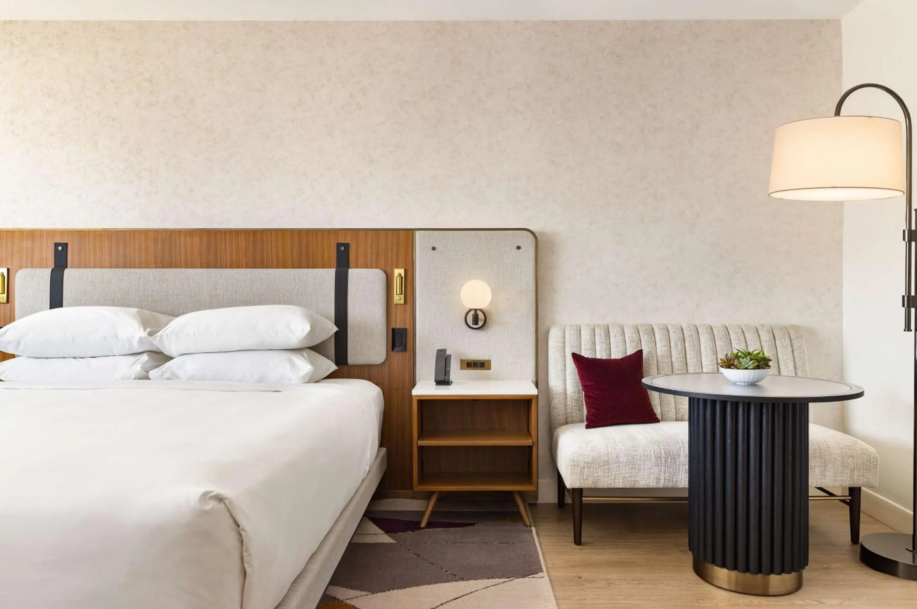 Seating area, Bed in Hyatt Regency New Brunswick