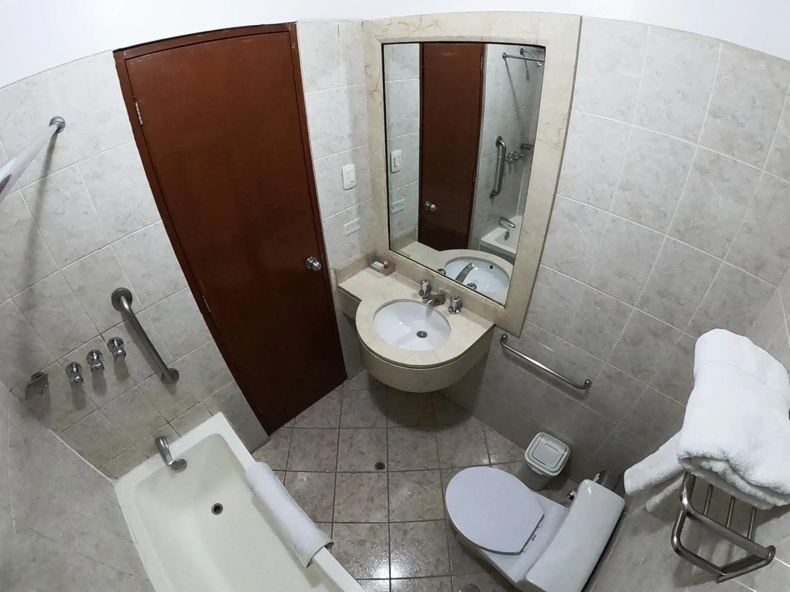 Shower in Hotel La Joya