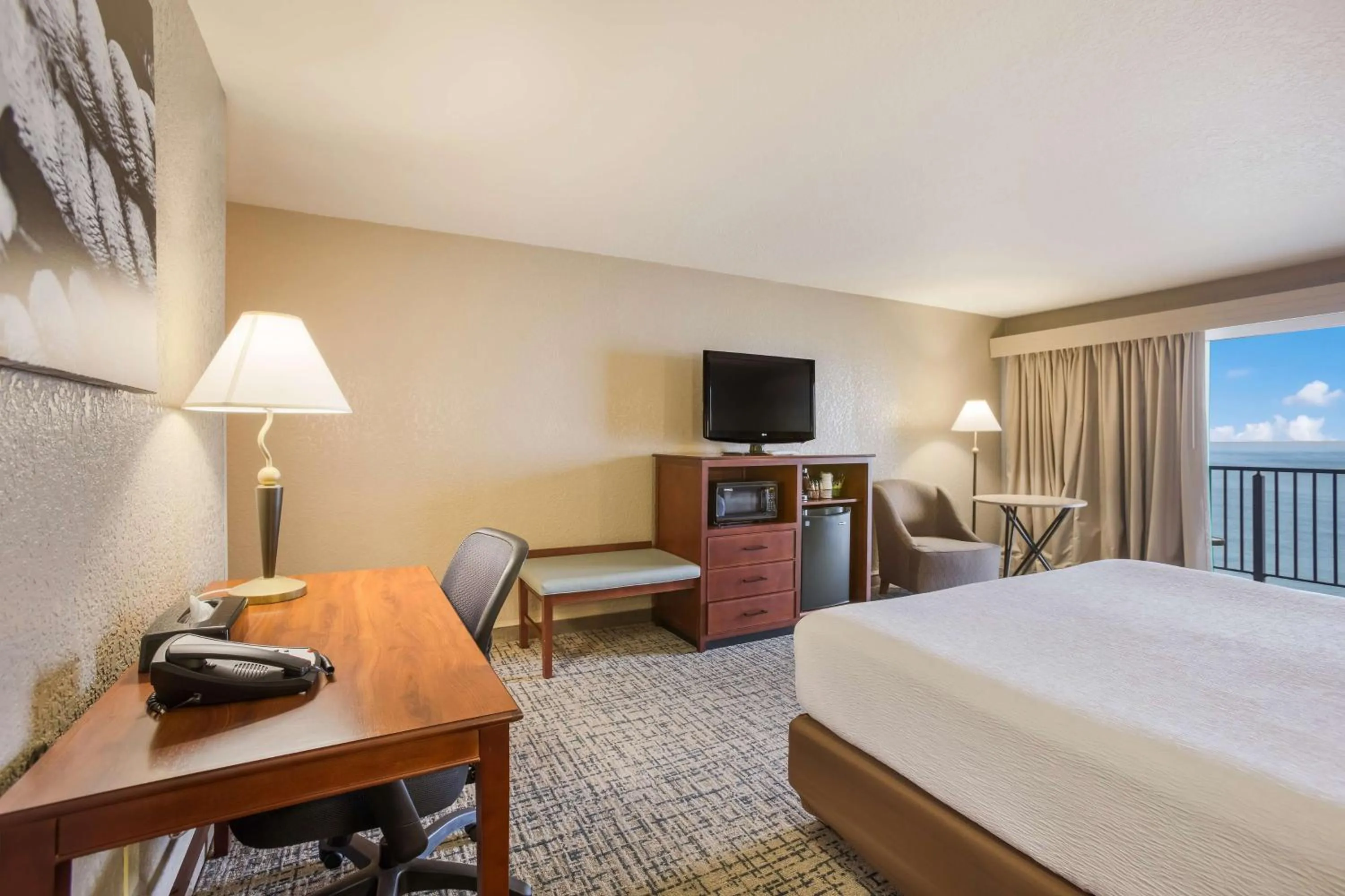 Bedroom, Bed in Best Western Harbour Pointe Lakefront