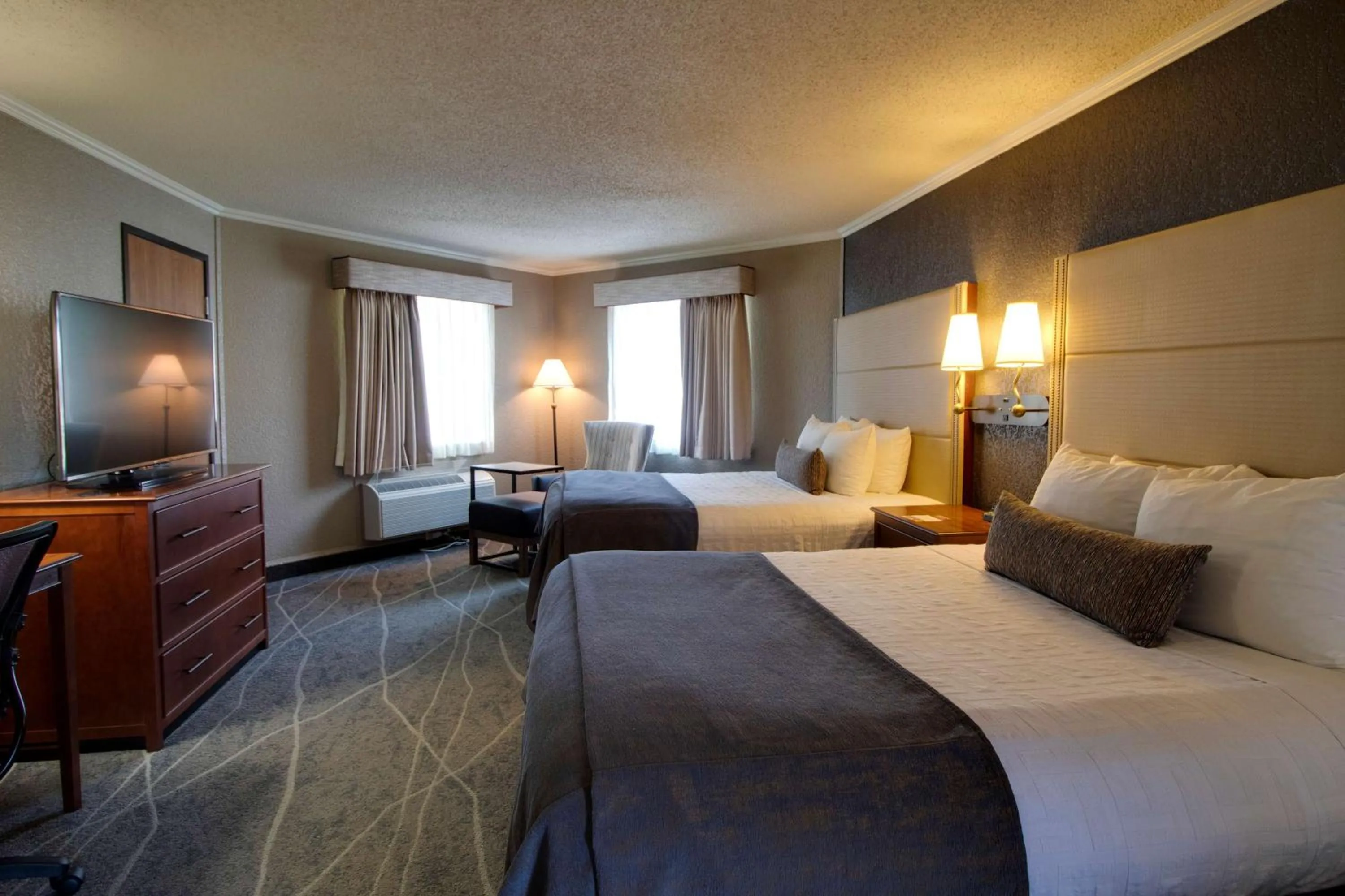 Bedroom, Bed in Best Western Harbour Pointe Lakefront