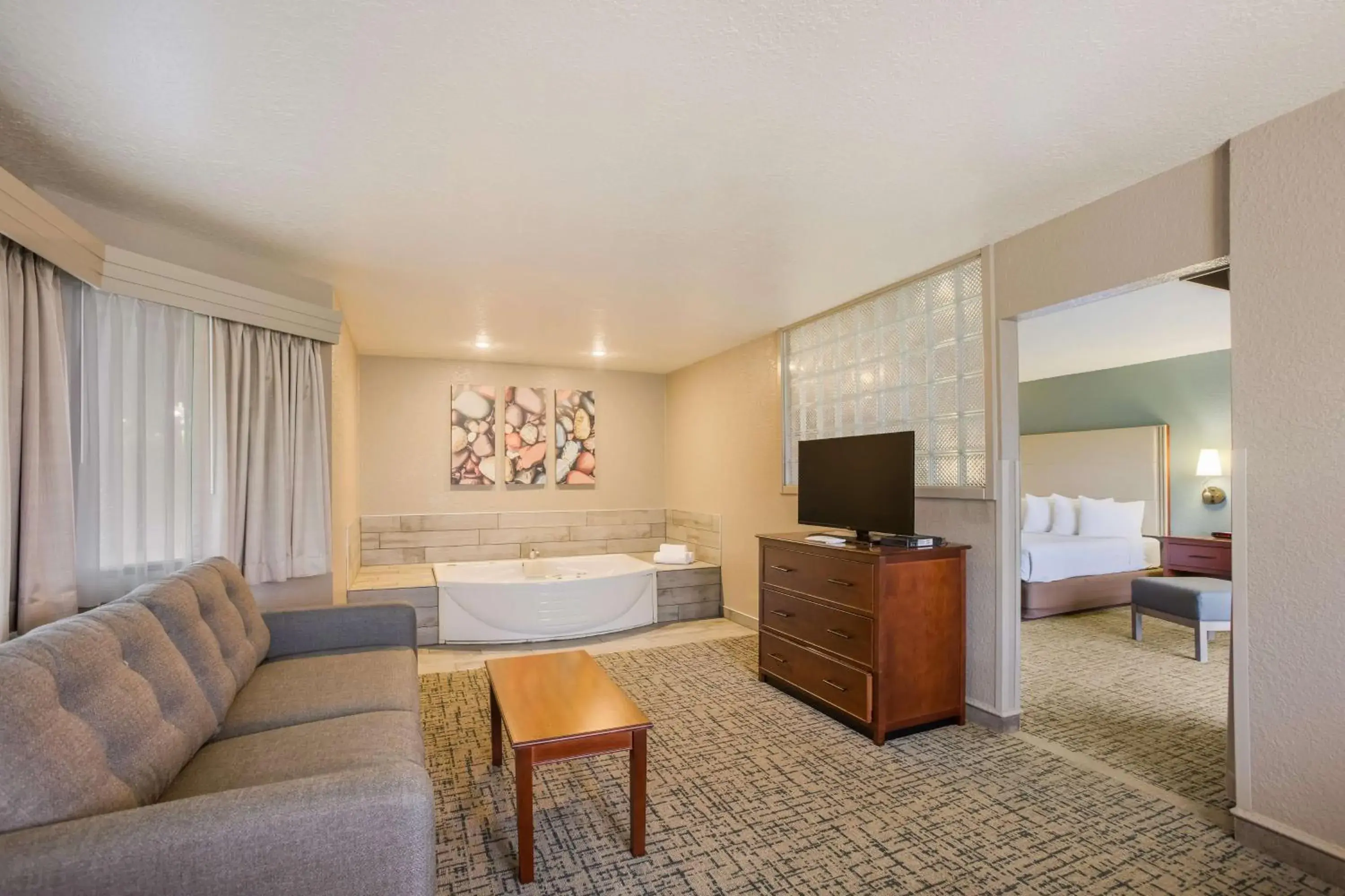 Bedroom, Bed in Best Western Harbour Pointe Lakefront Bedroom, Bed in Best Western Harbour Pointe Lakefront