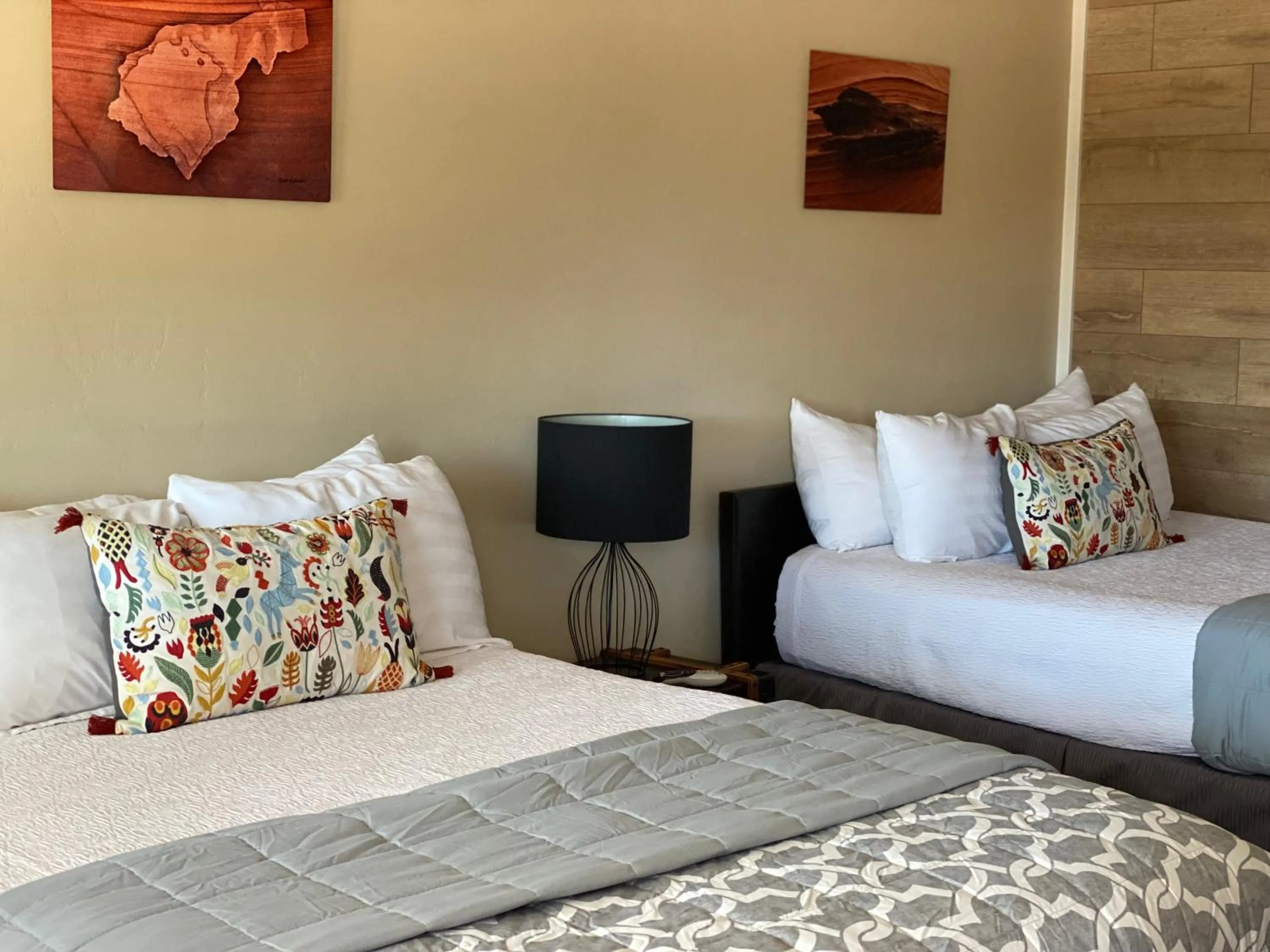 Bed in The Flagstone Boutique Inn & Suites