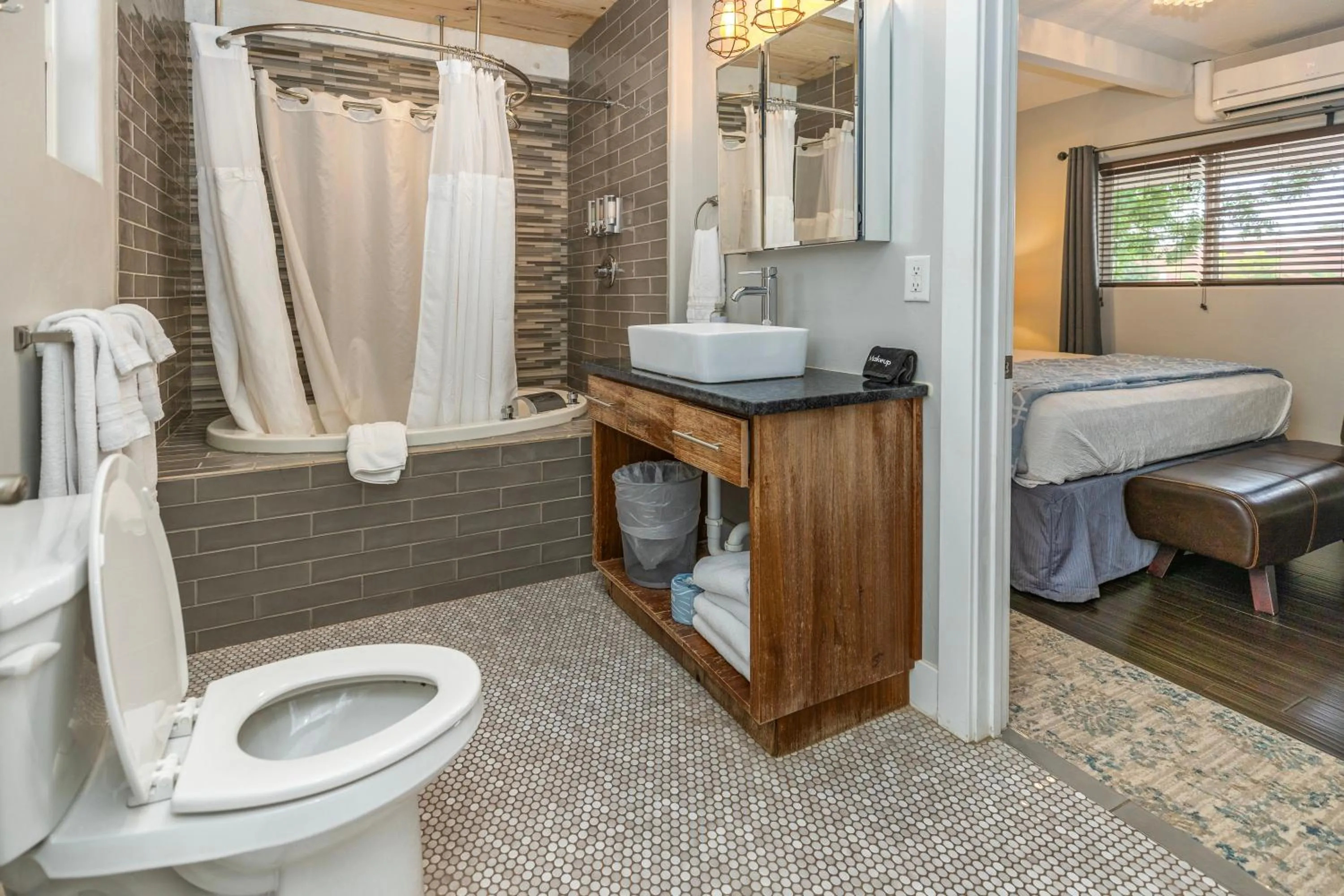 Bathroom in The Flagstone Boutique Inn & Suites