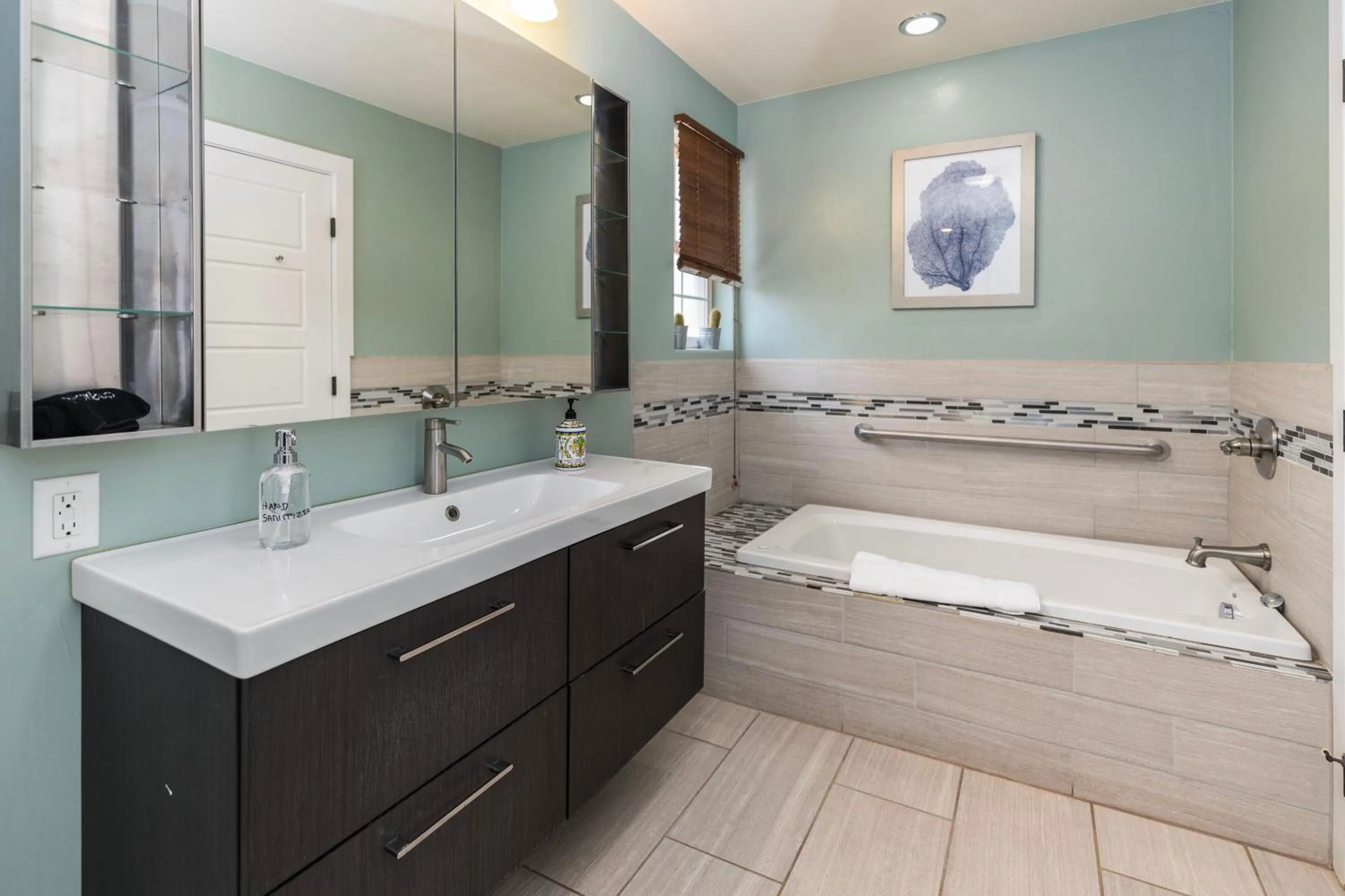 Bathroom in The Flagstone Boutique Inn & Suites