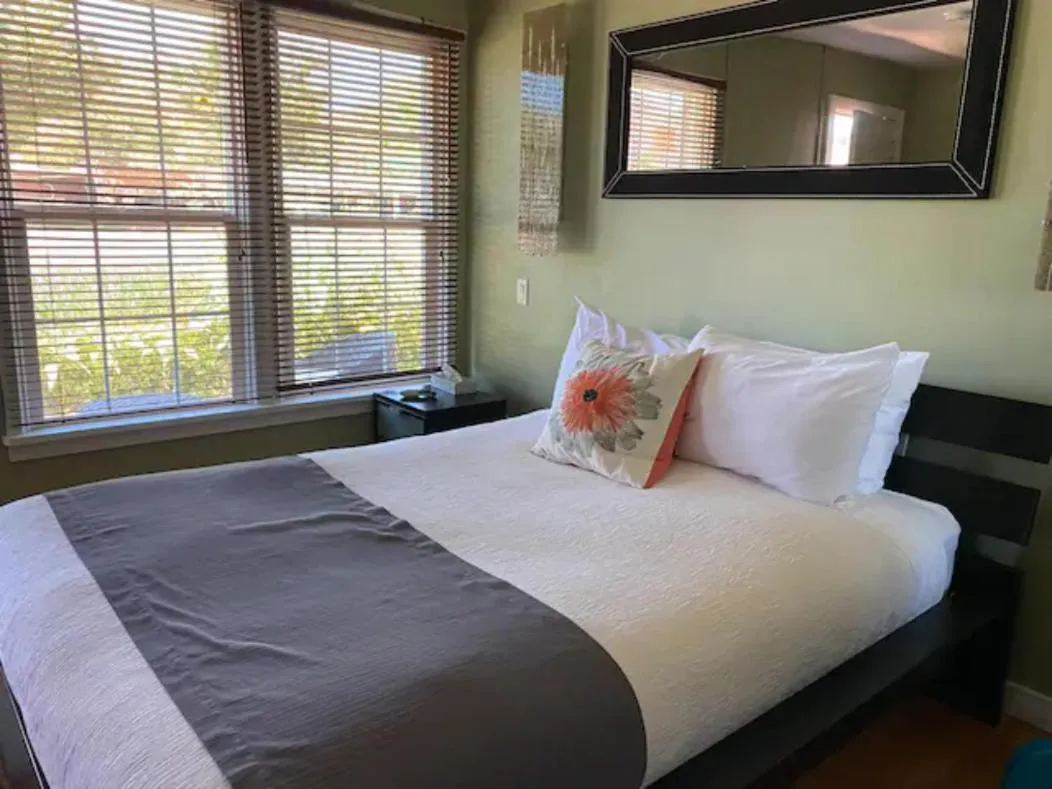 Bed in The Flagstone Boutique Inn & Suites