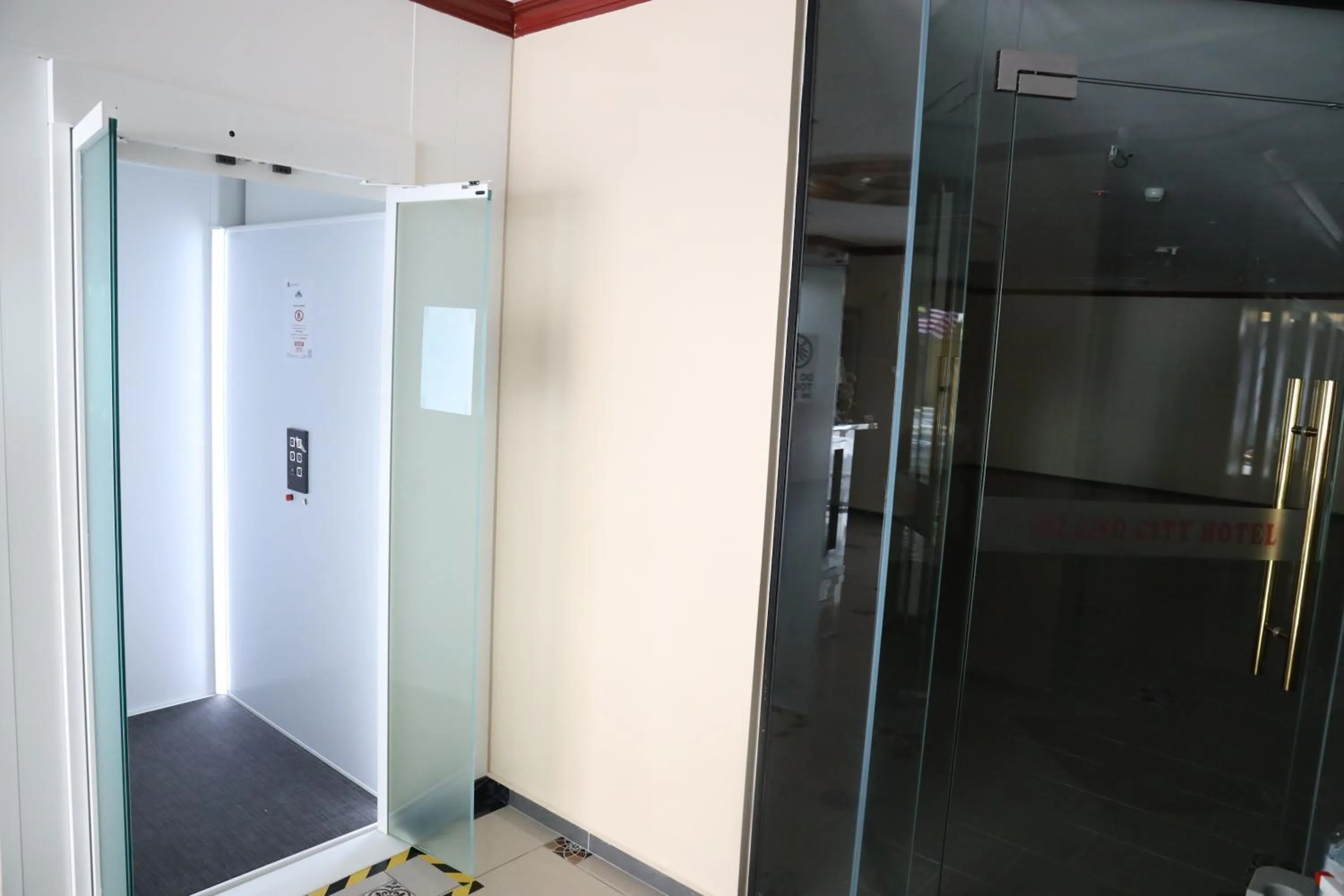 Lobby or reception in Capital O 90897 Island City Hotel