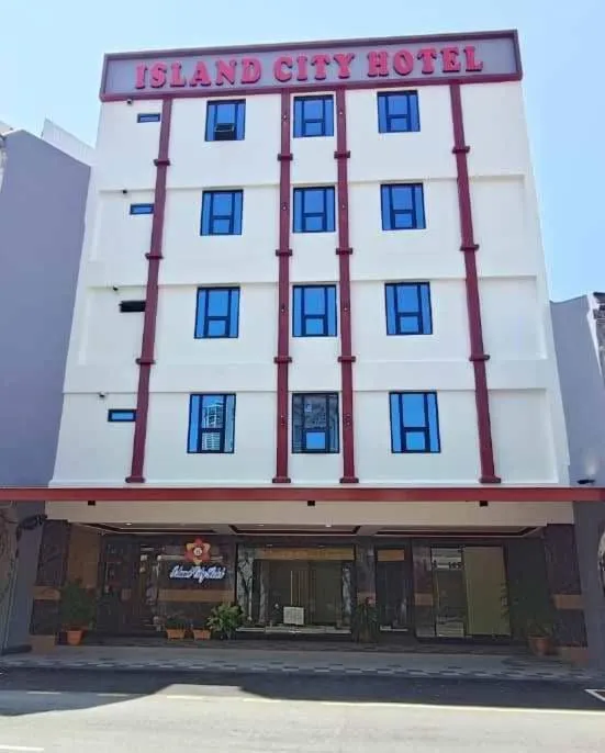 Facade/entrance in Capital O 90897 Island City Hotel