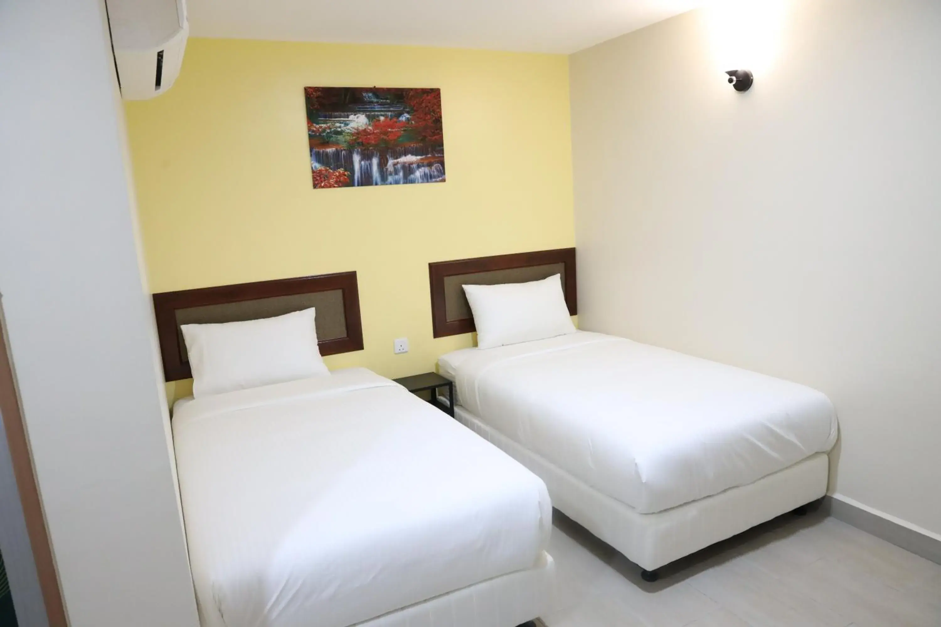 Deluxe Twin Room in Capital O 90897 Island City Hotel Deluxe Twin Room in Capital O 90897 Island City Hotel