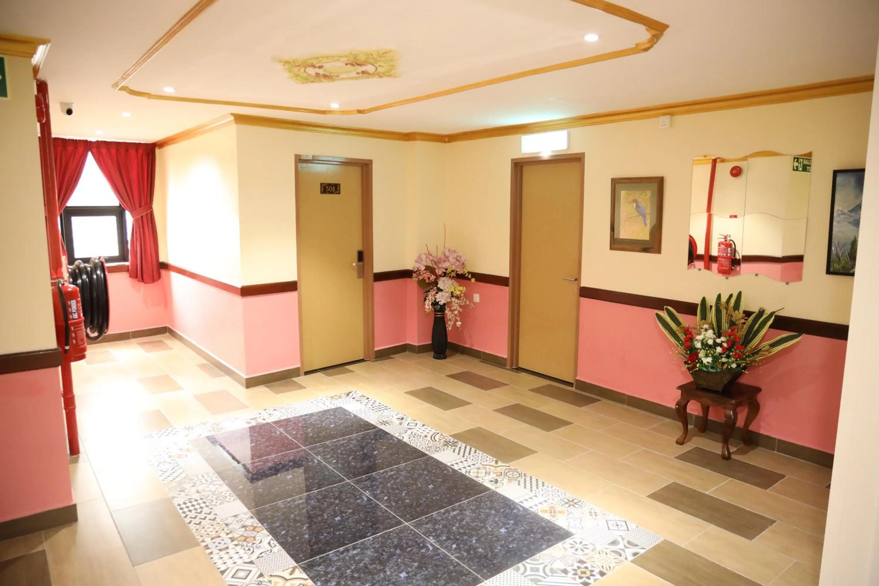 Lobby or reception in Capital O 90897 Island City Hotel
