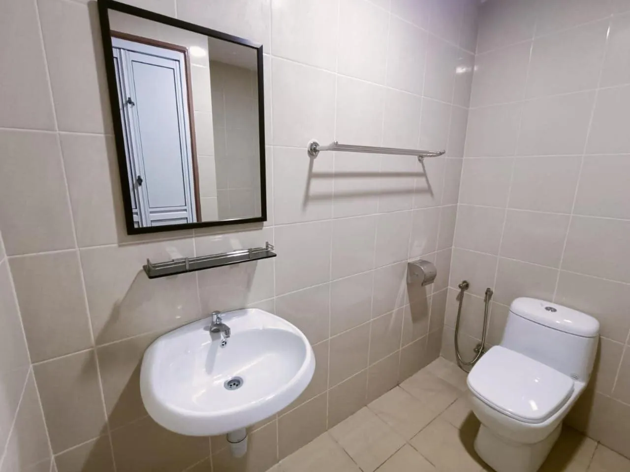 Bathroom in Capital O 90897 Island City Hotel