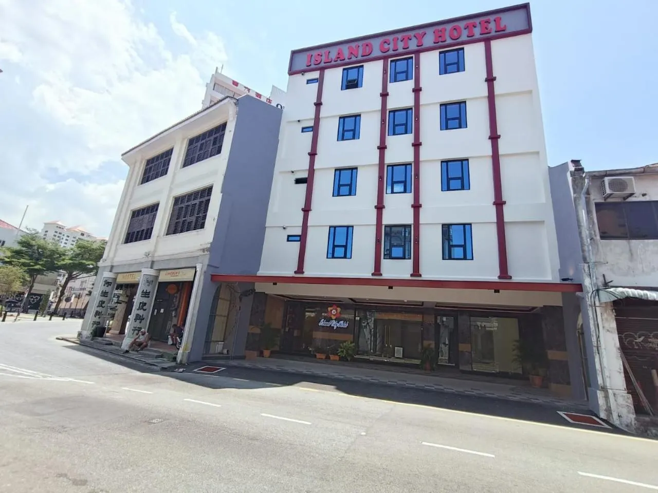 Facade/entrance in Capital O 90897 Island City Hotel