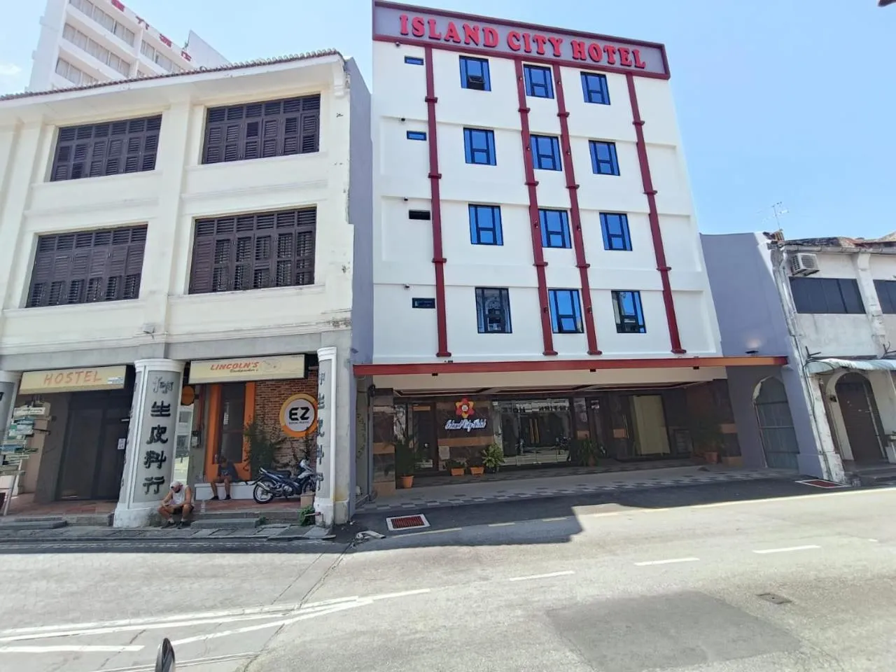 Facade/entrance in Capital O 90897 Island City Hotel