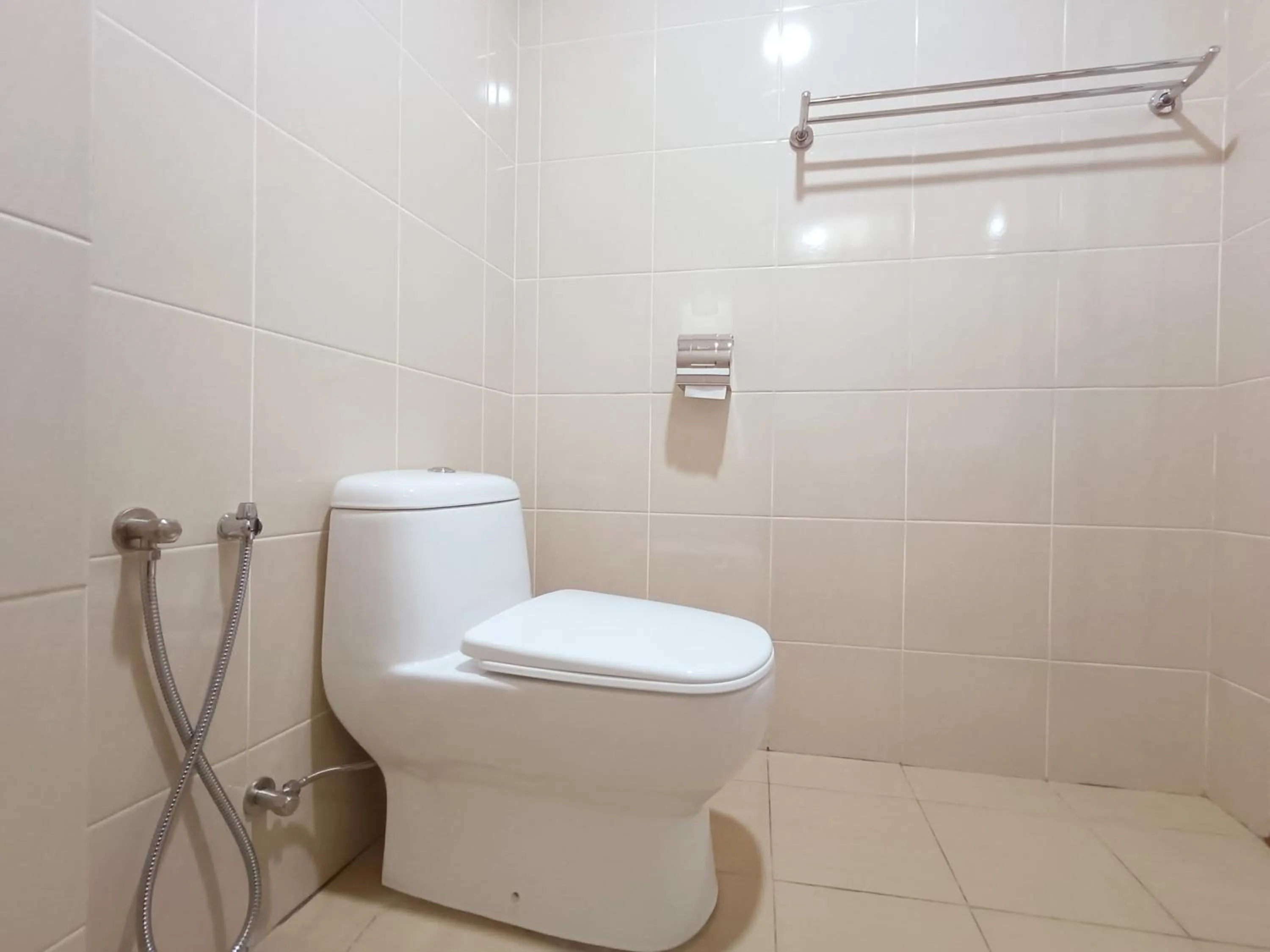 Bathroom in Capital O 90897 Island City Hotel