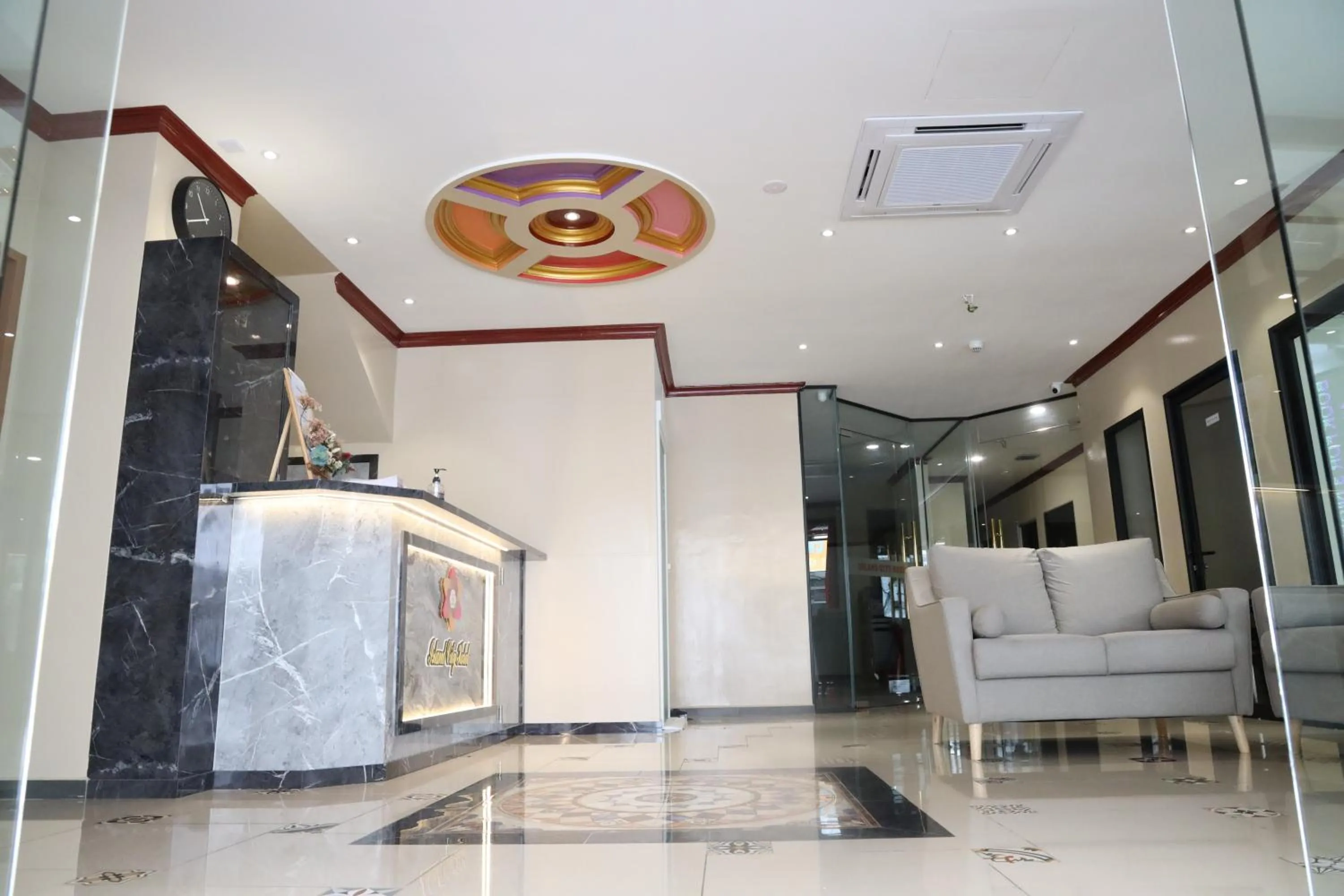 Lobby or reception in Capital O 90897 Island City Hotel