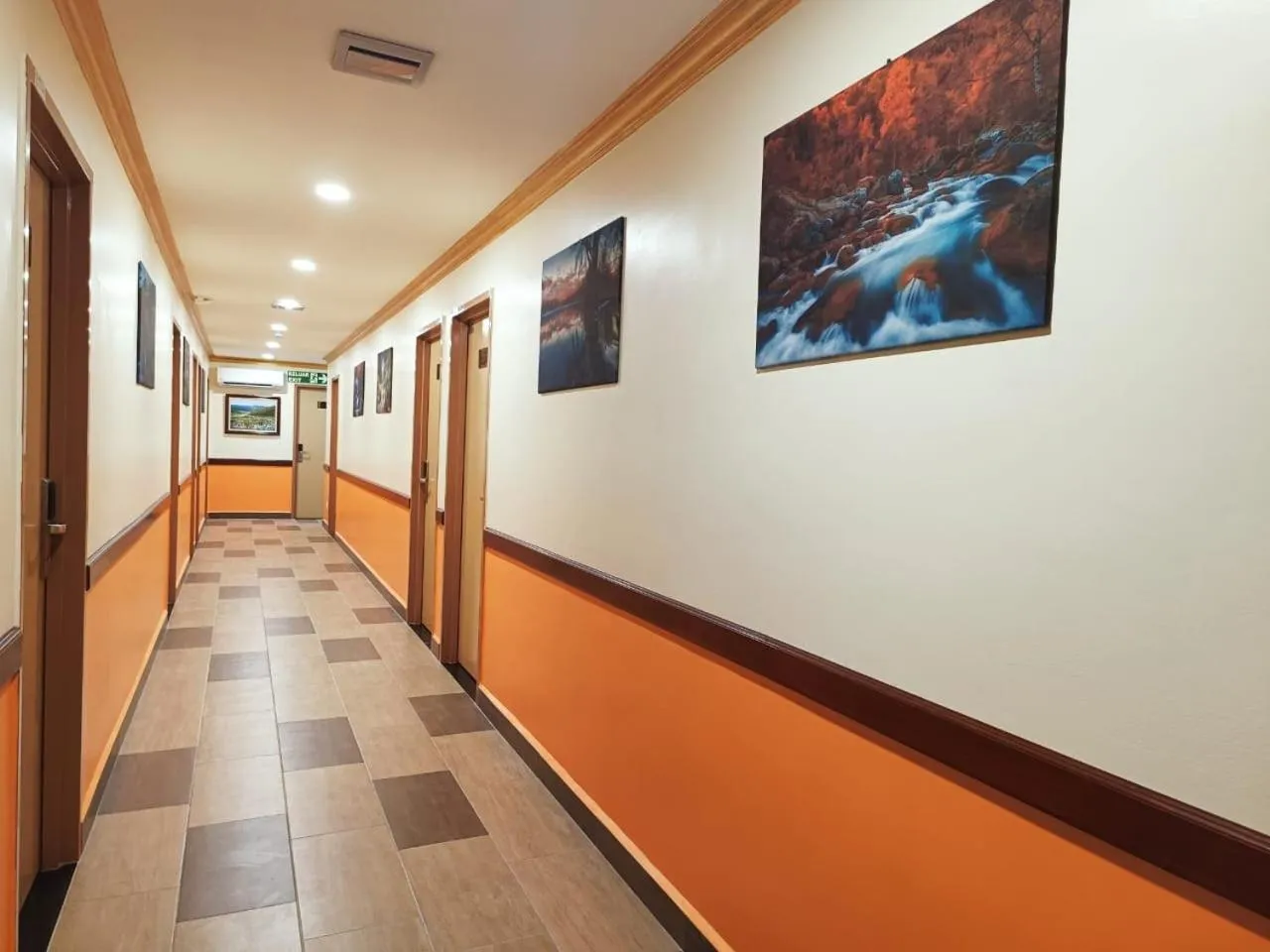 Lobby or reception in Capital O 90897 Island City Hotel