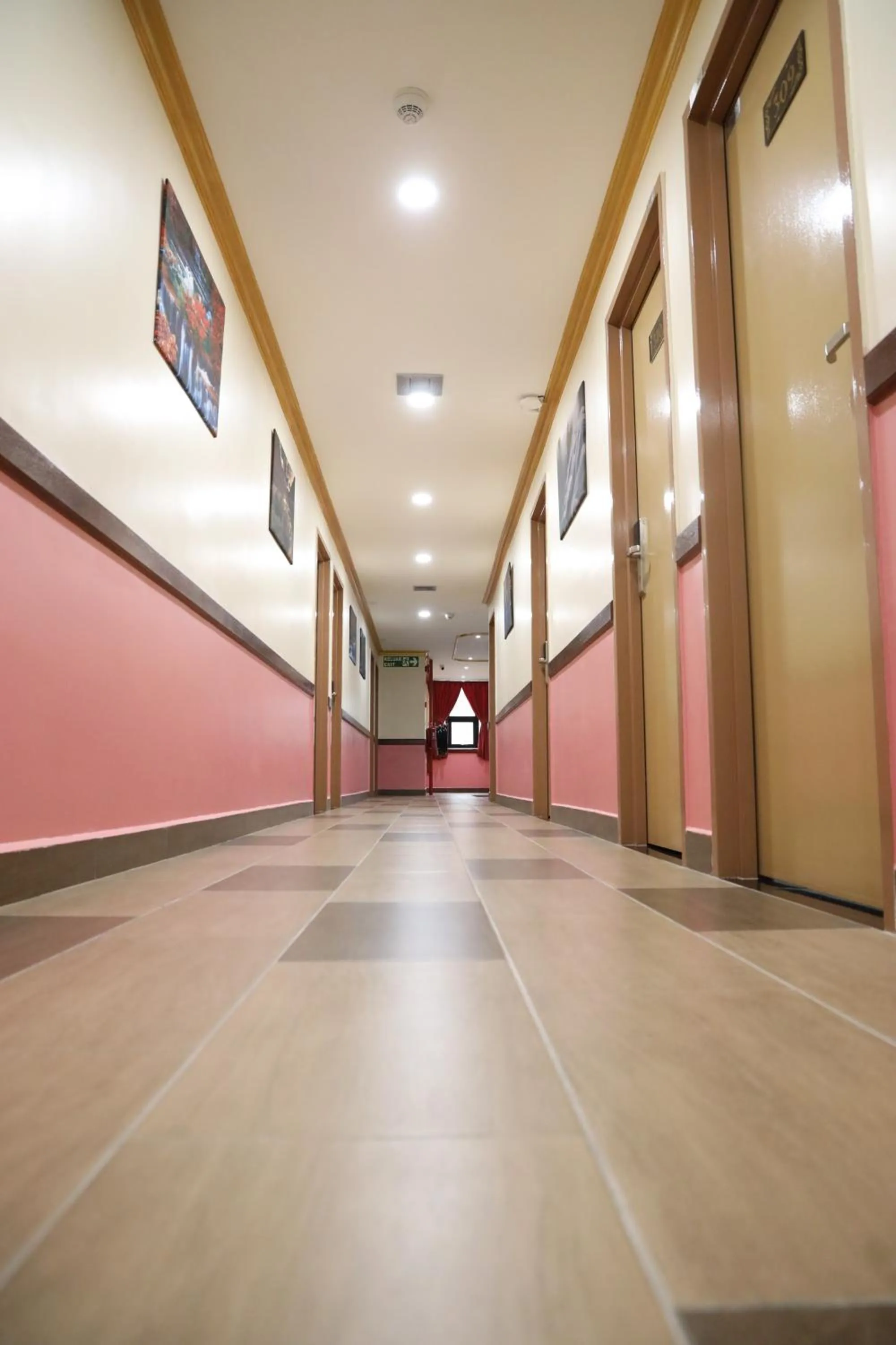 Lobby or reception in Capital O 90897 Island City Hotel