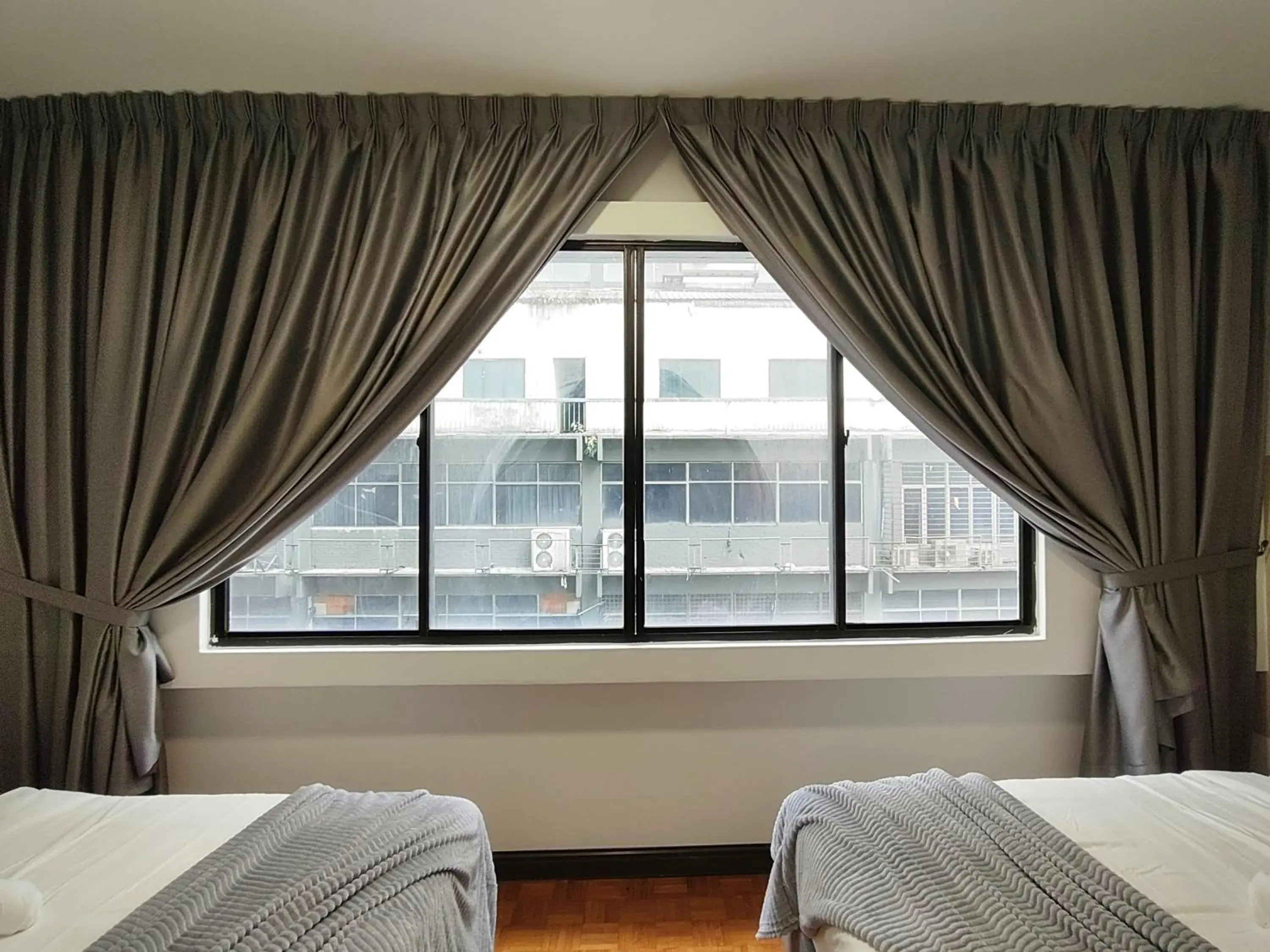 Three-Bedroom Apartment in Plaza Berjaya By Manhattan Group Three-Bedroom Apartment in Plaza Berjaya By Manhattan Group