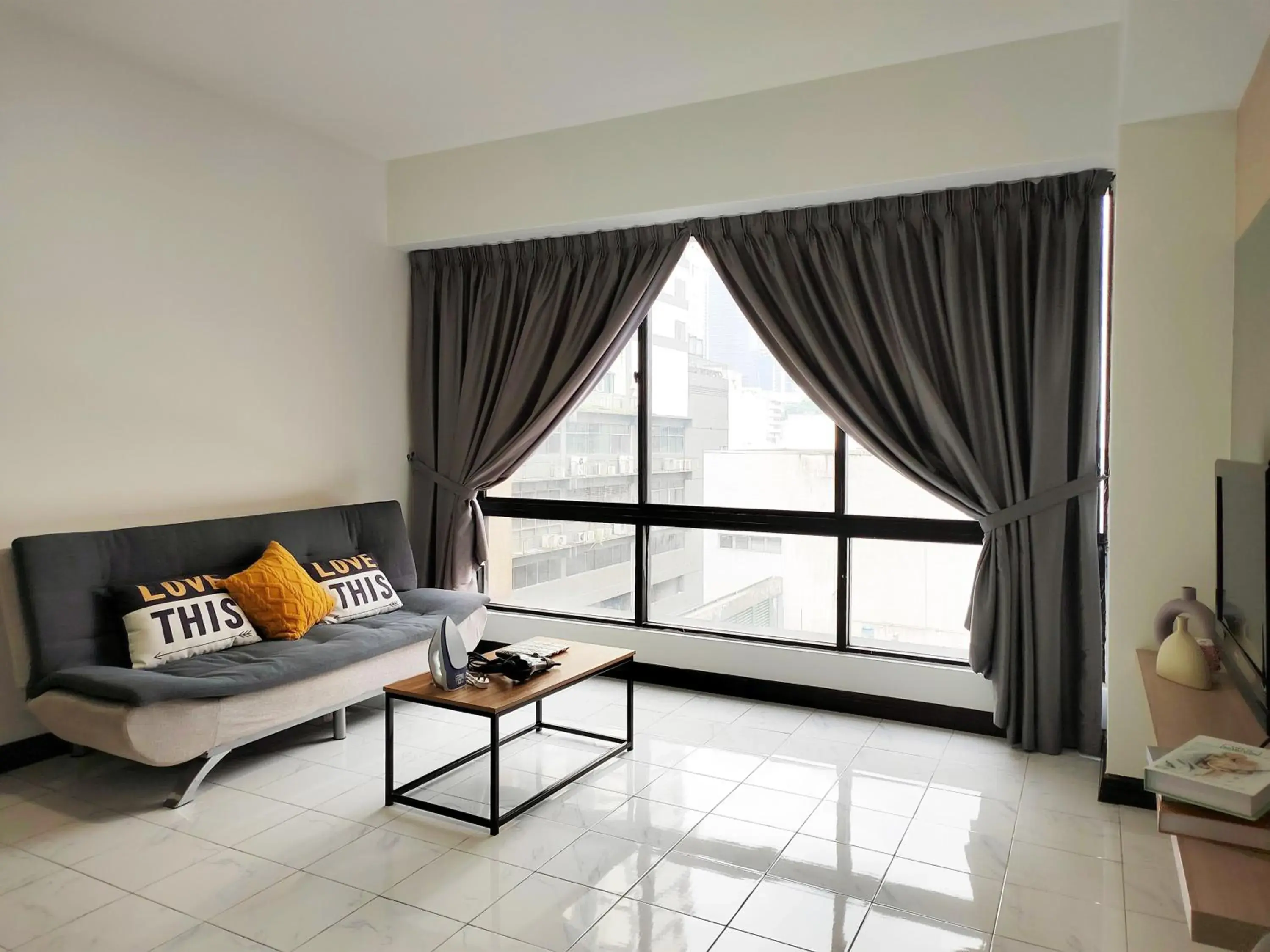 Bed in Plaza Berjaya By Manhattan Group Bed in Plaza Berjaya By Manhattan Group