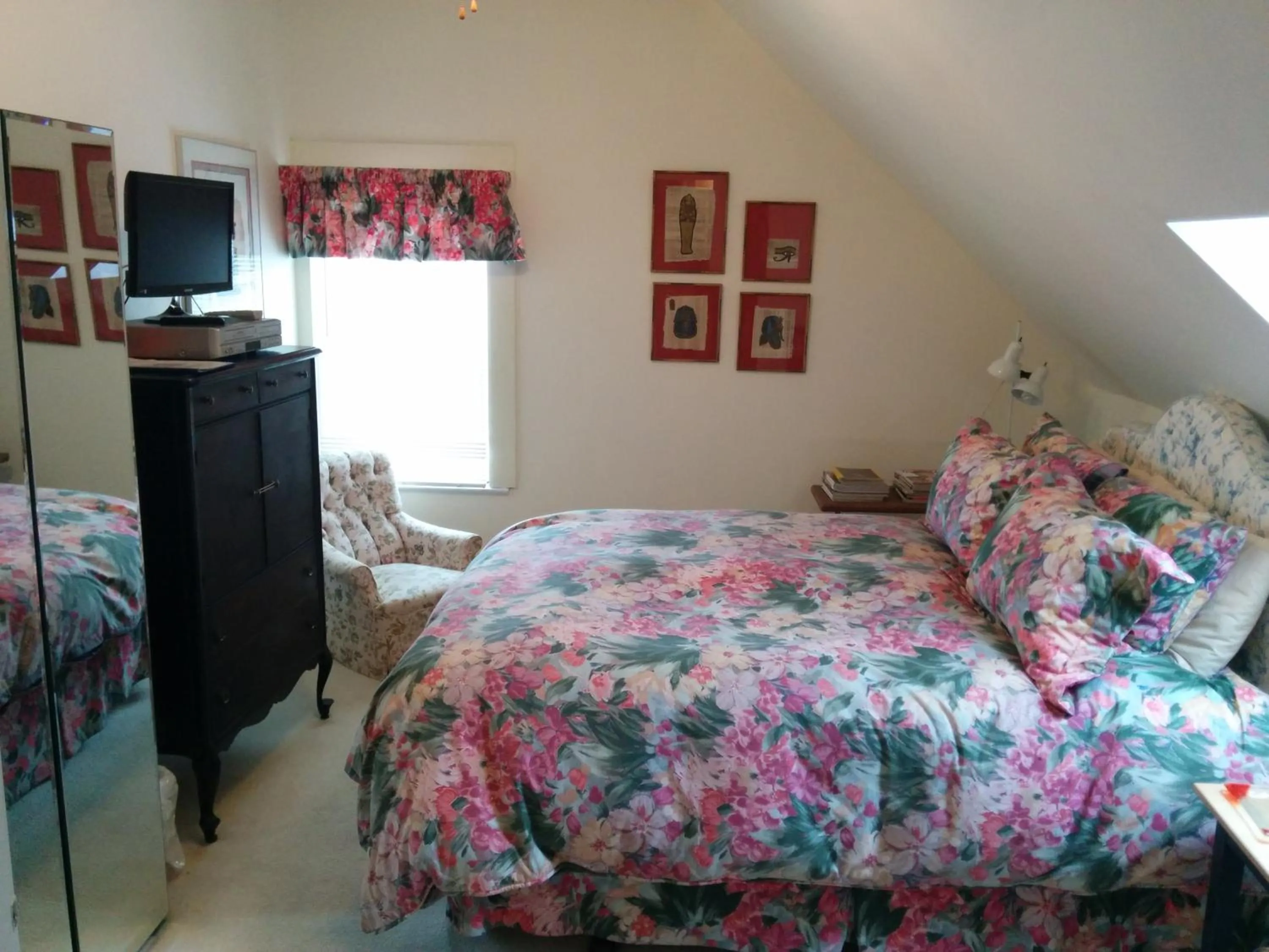 Bed in Fairmont House Bed & Breakfast