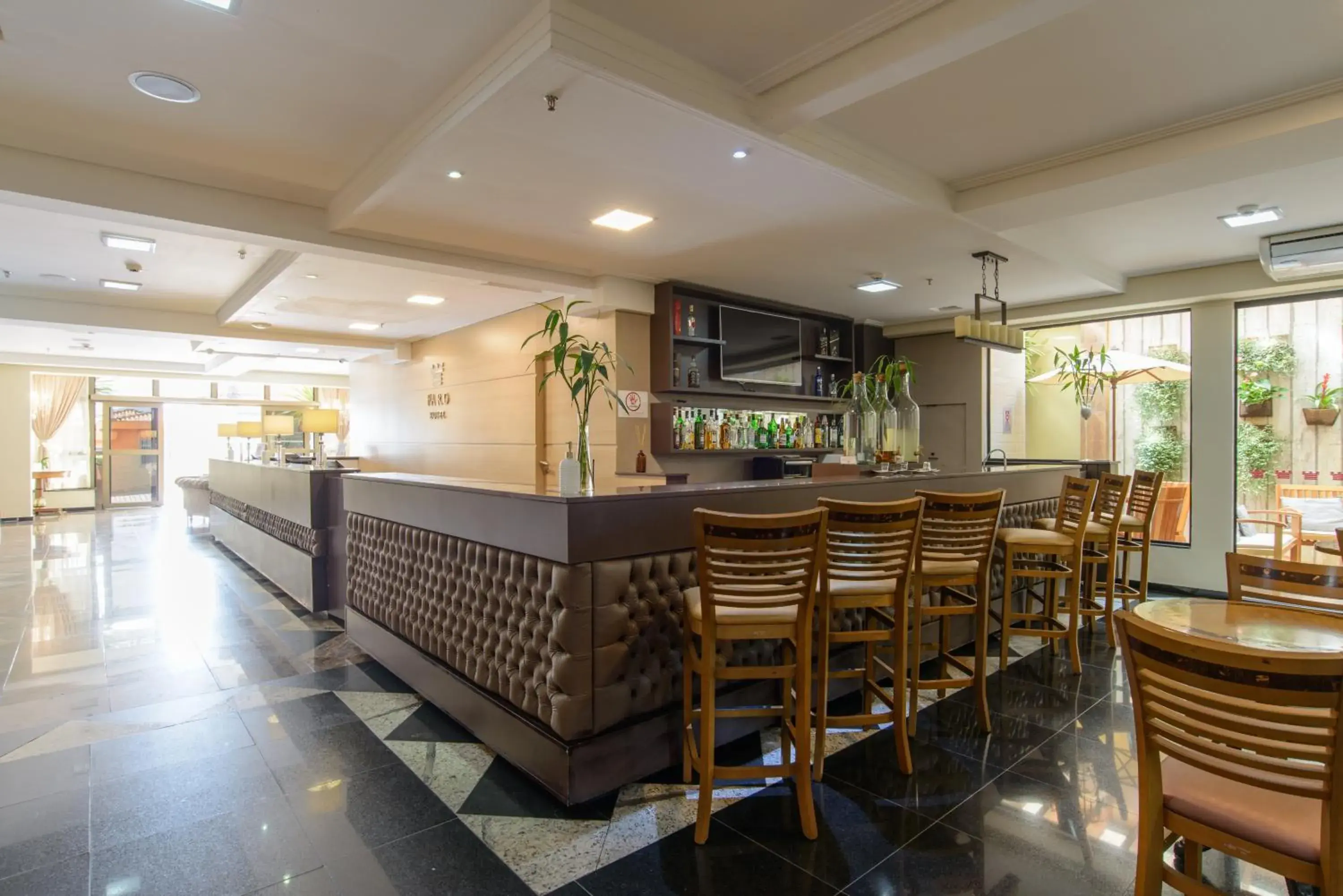 Lounge or bar in Faro Hotel Atibaia Lounge or bar in Faro Hotel Atibaia