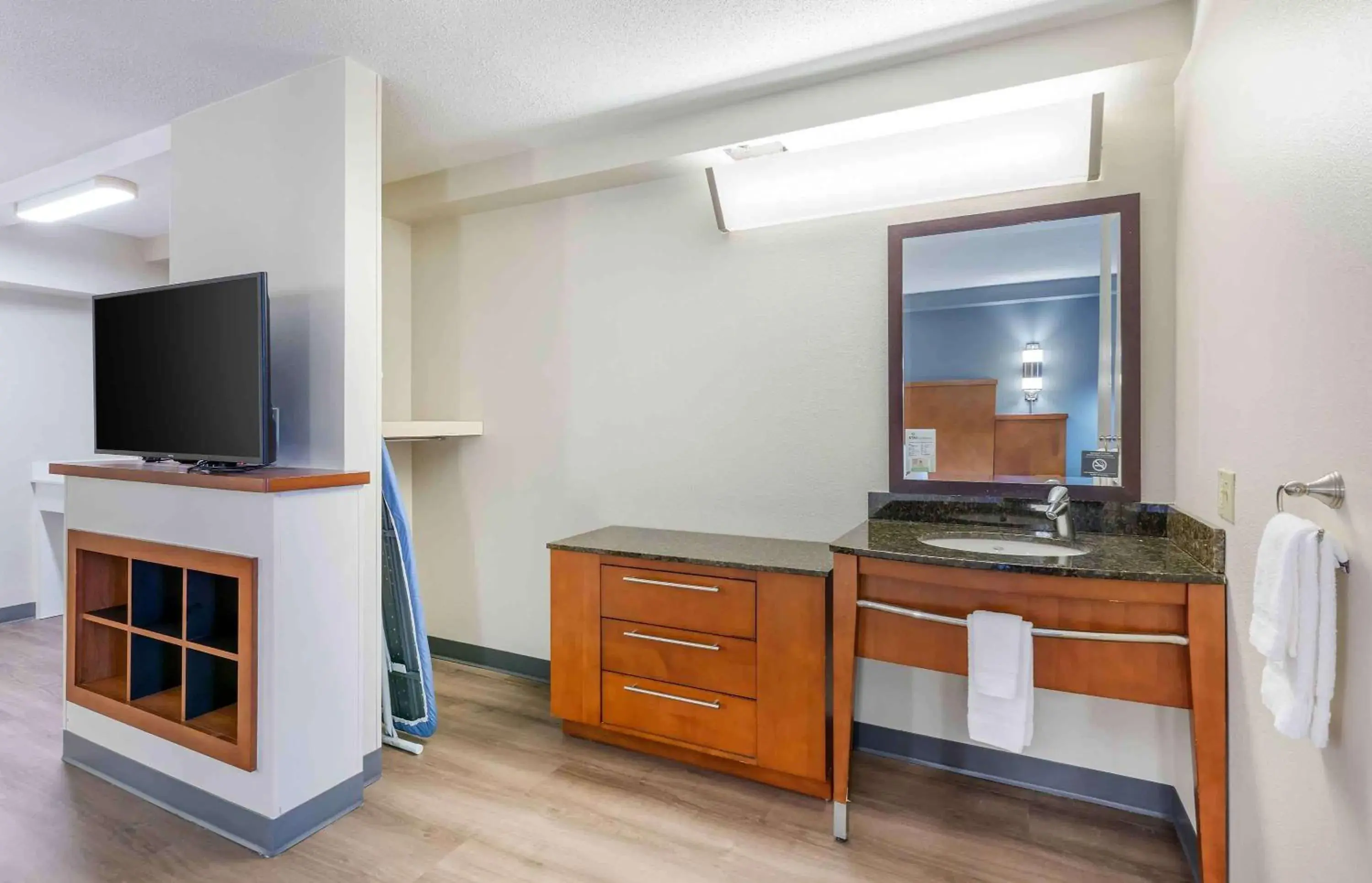 Bedroom in Extended Stay America Premier Suites - Pittsburgh - Cranberry Township - I-76 Bedroom in Extended Stay America Premier Suites - Pittsburgh - Cranberry Township - I-76