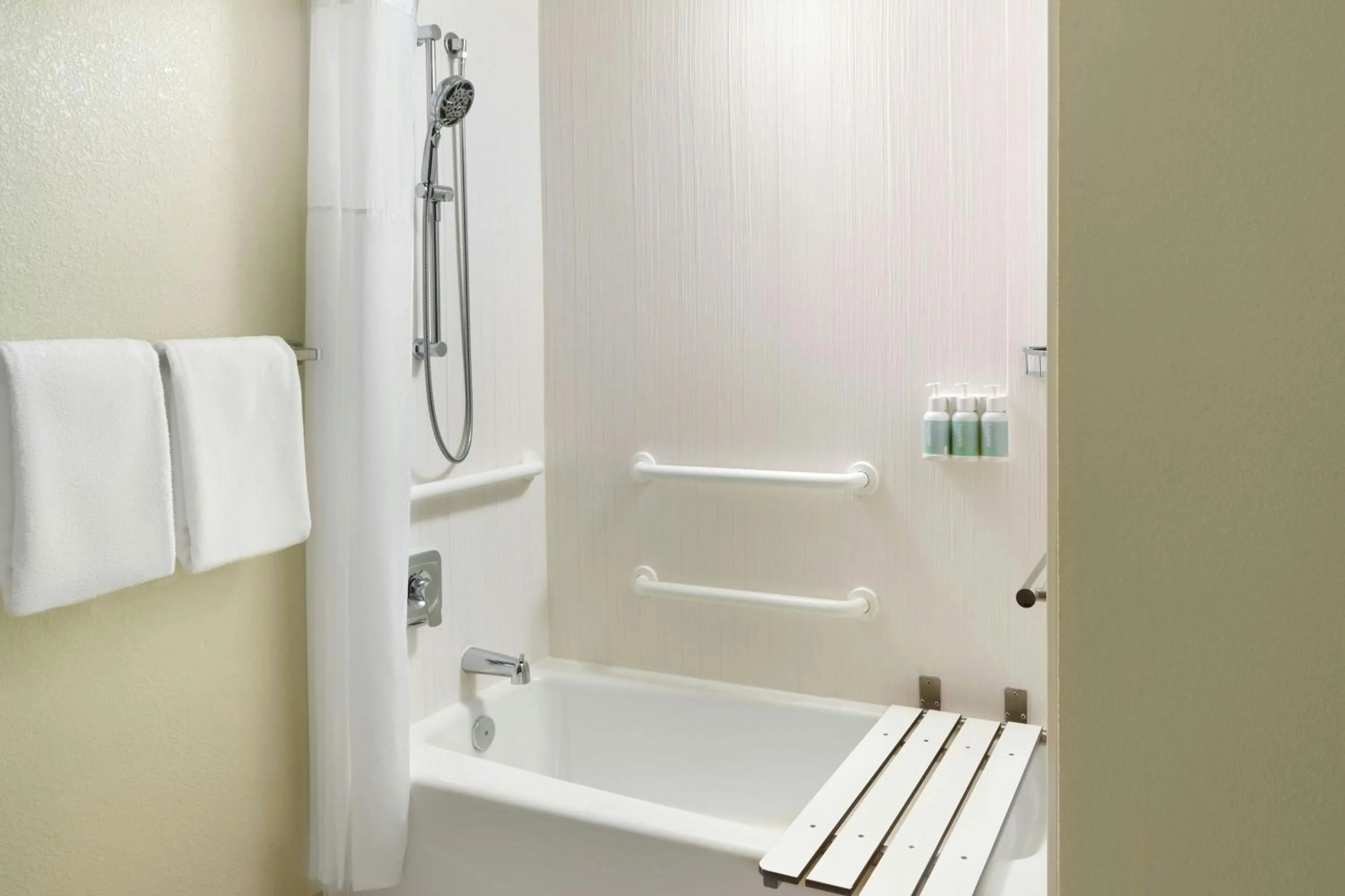 Bathroom in Courtyard by Marriott Palm Beach Jupiter