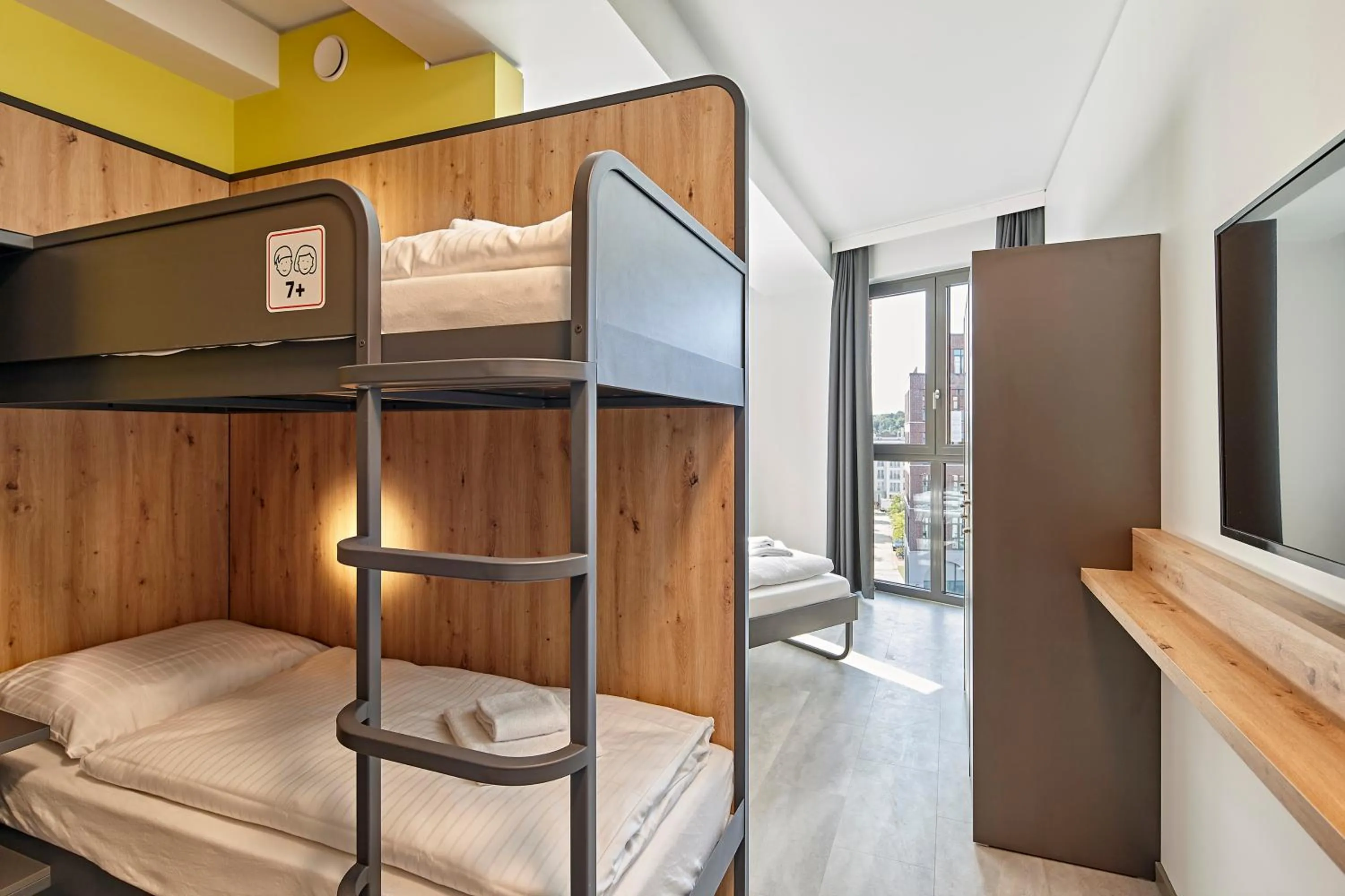 TV and multimedia, Bed in MEININGER Hotel Köln West