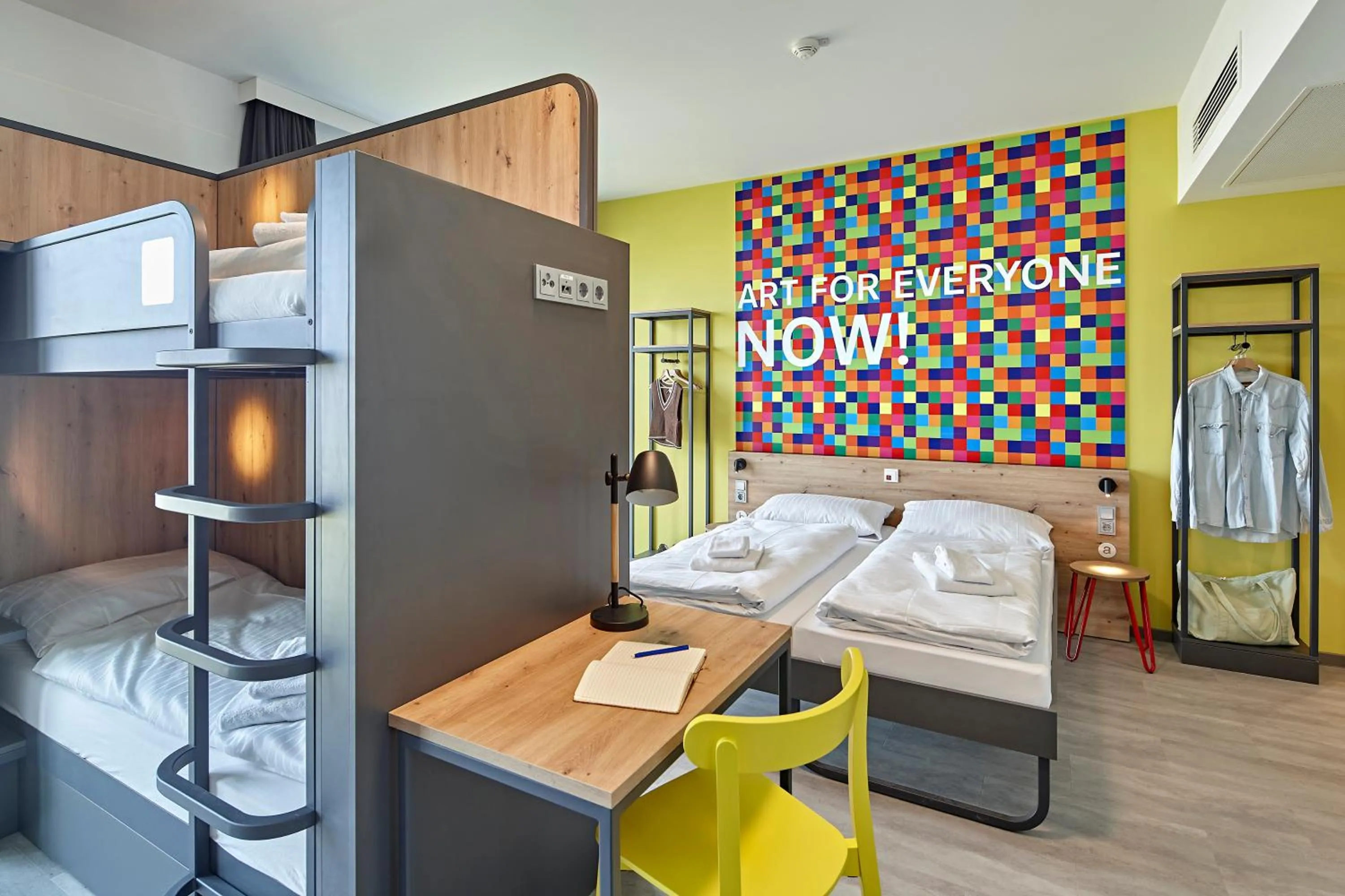 Bed in MEININGER Hotel Köln West