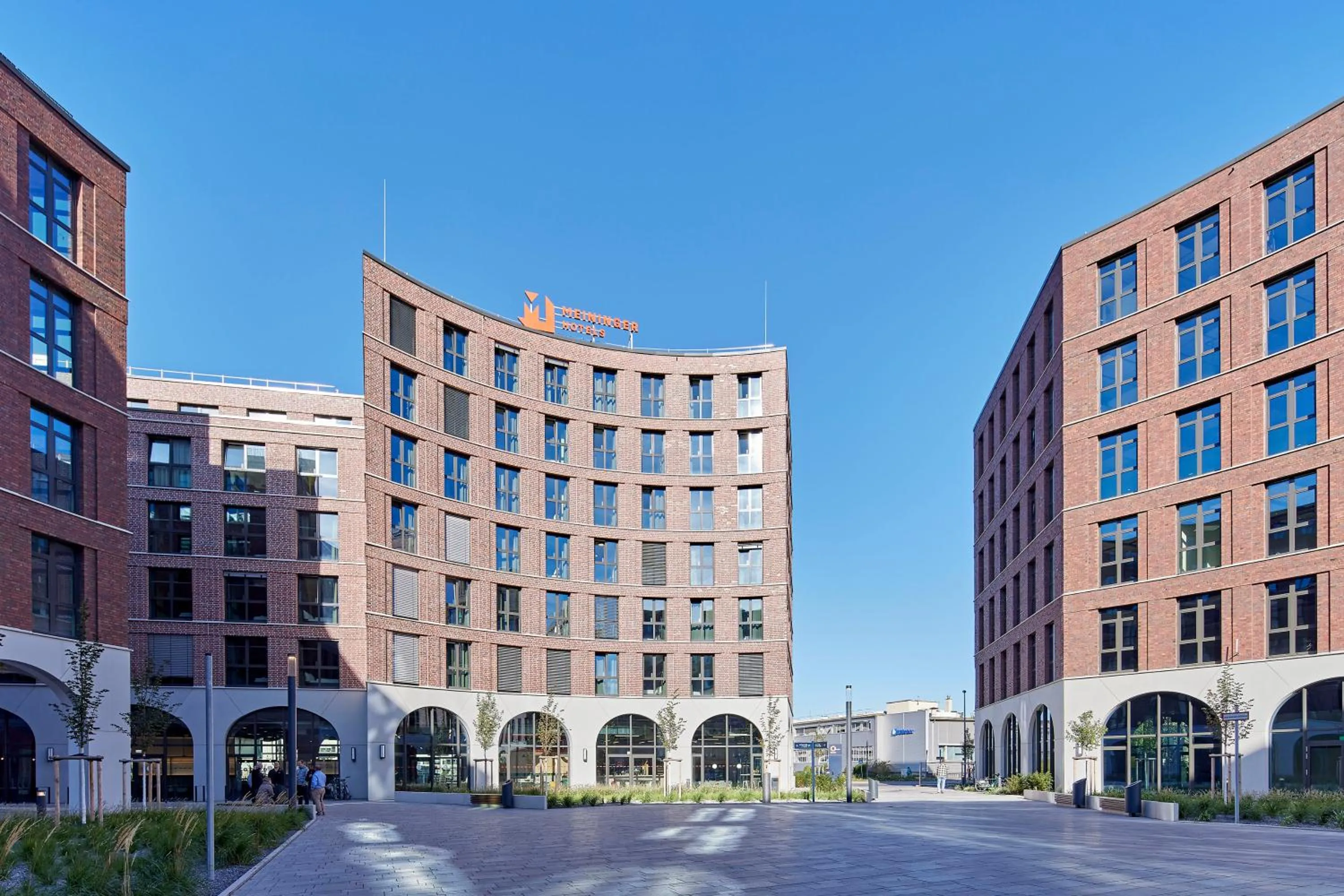 Property building in MEININGER Hotel Köln West