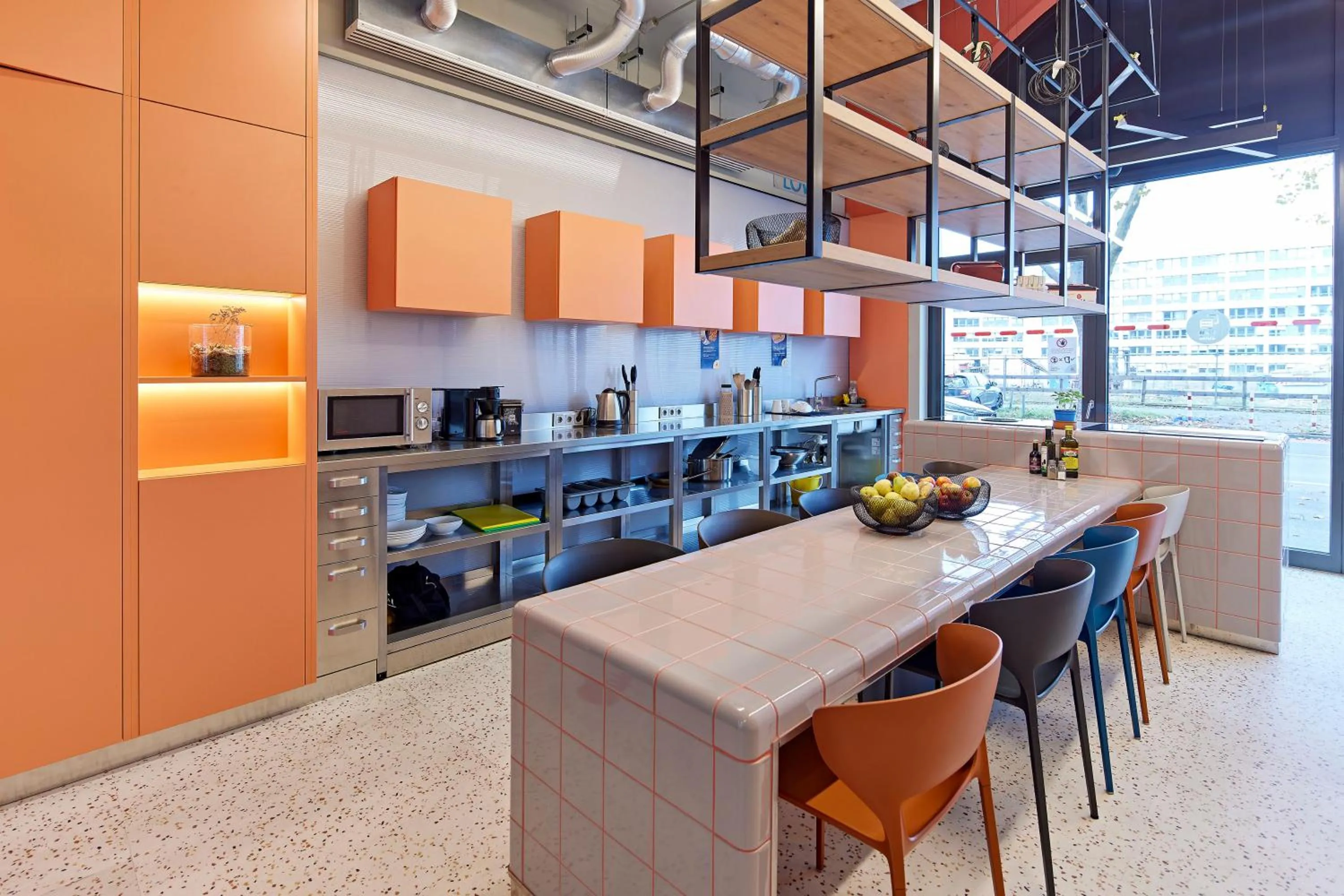 kitchen in MEININGER Hotel Köln West