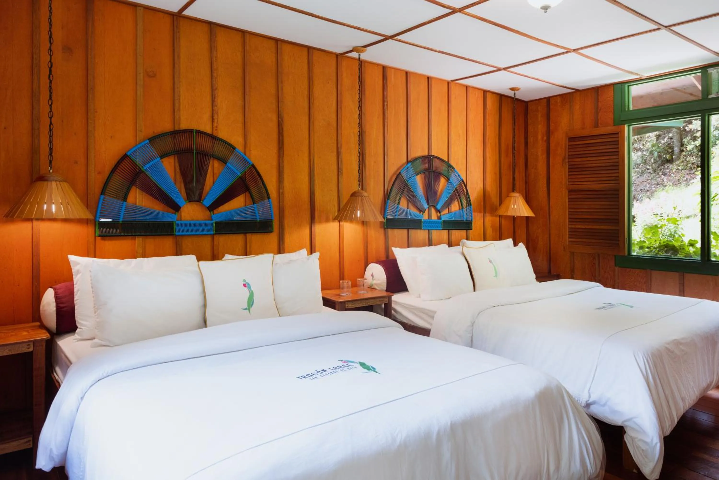 Property building, Bed in Trogon Lodge