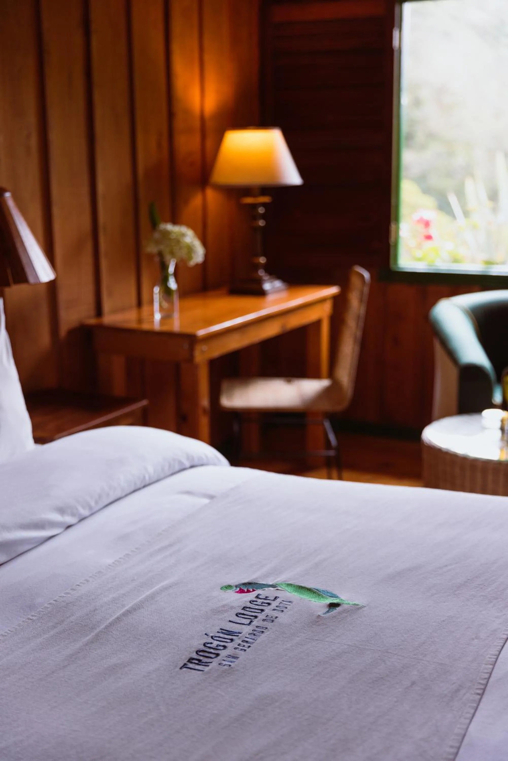 Property building, Bed in Trogon Lodge