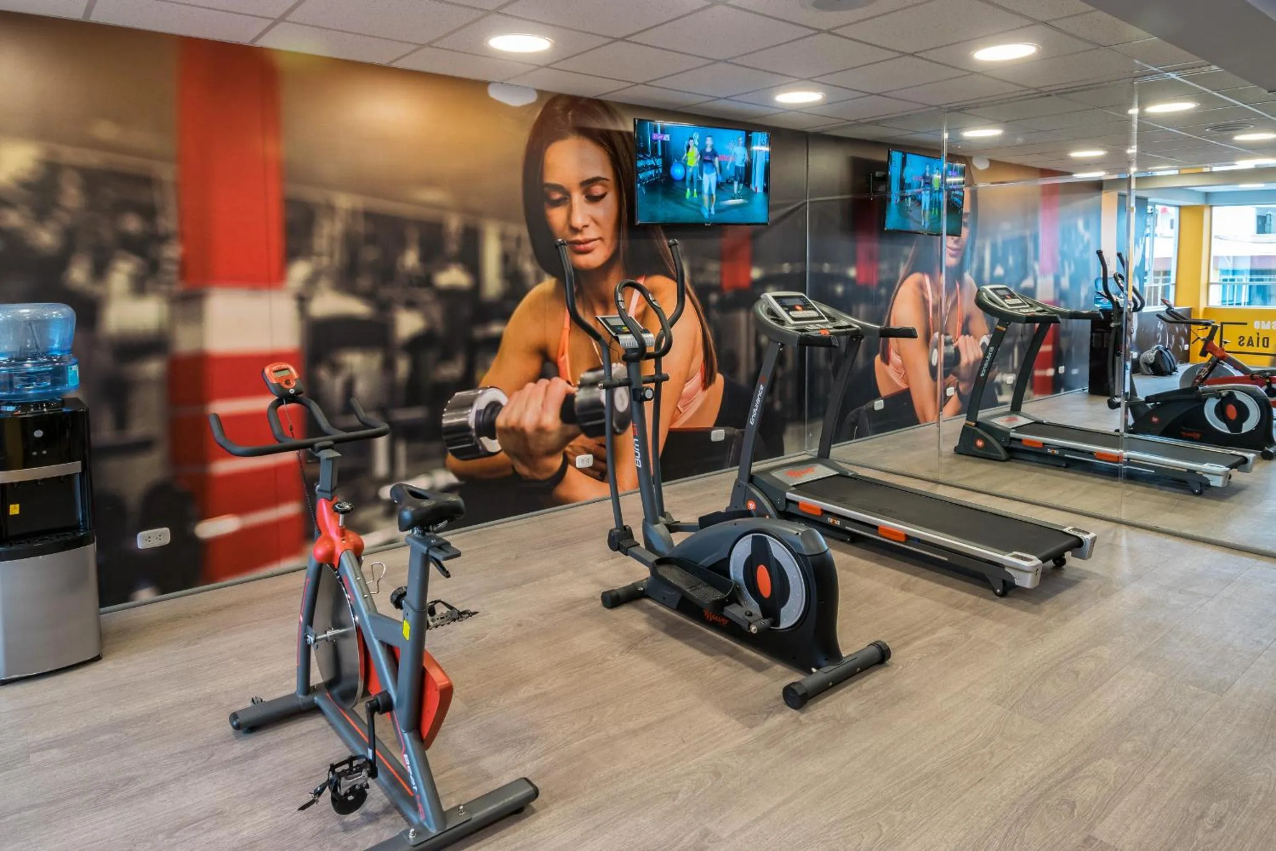 Fitness centre/facilities in LimaQ Hotel