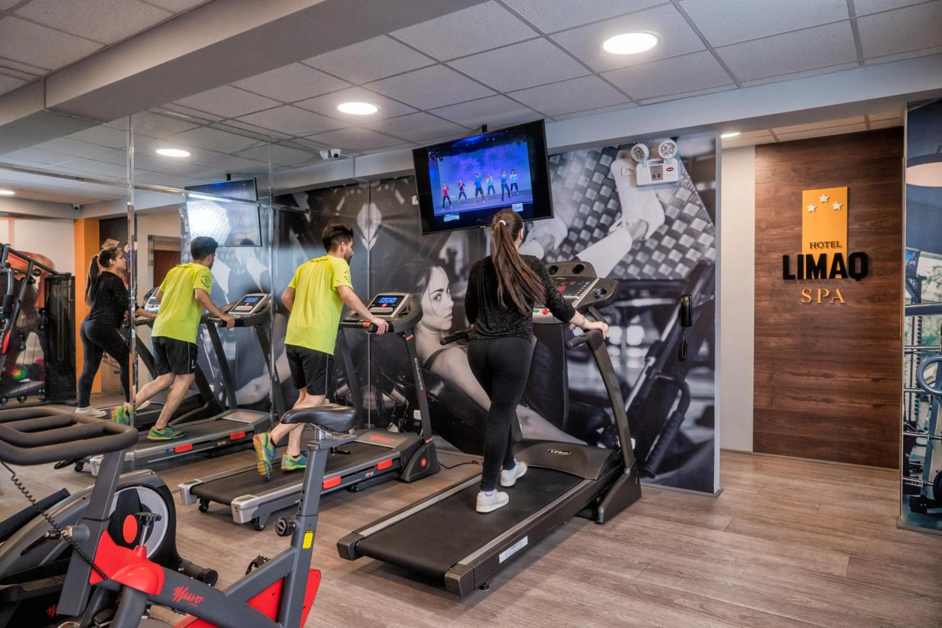 Fitness centre/facilities in LimaQ Hotel