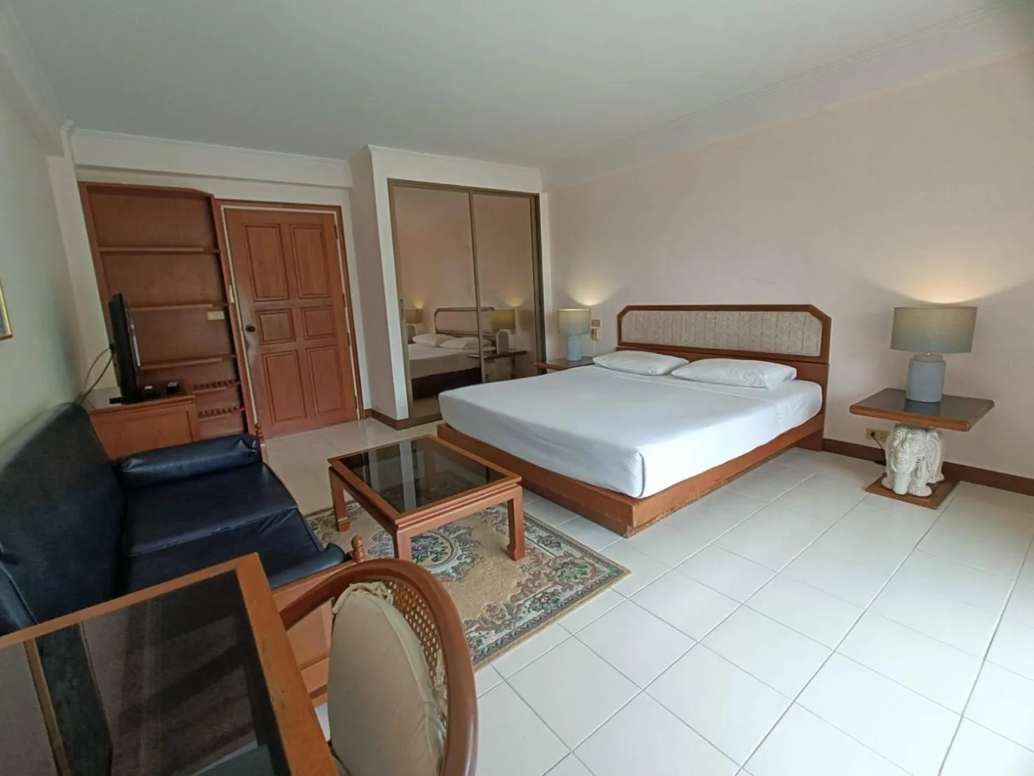 Bedroom, Bed in The Monaco Residence