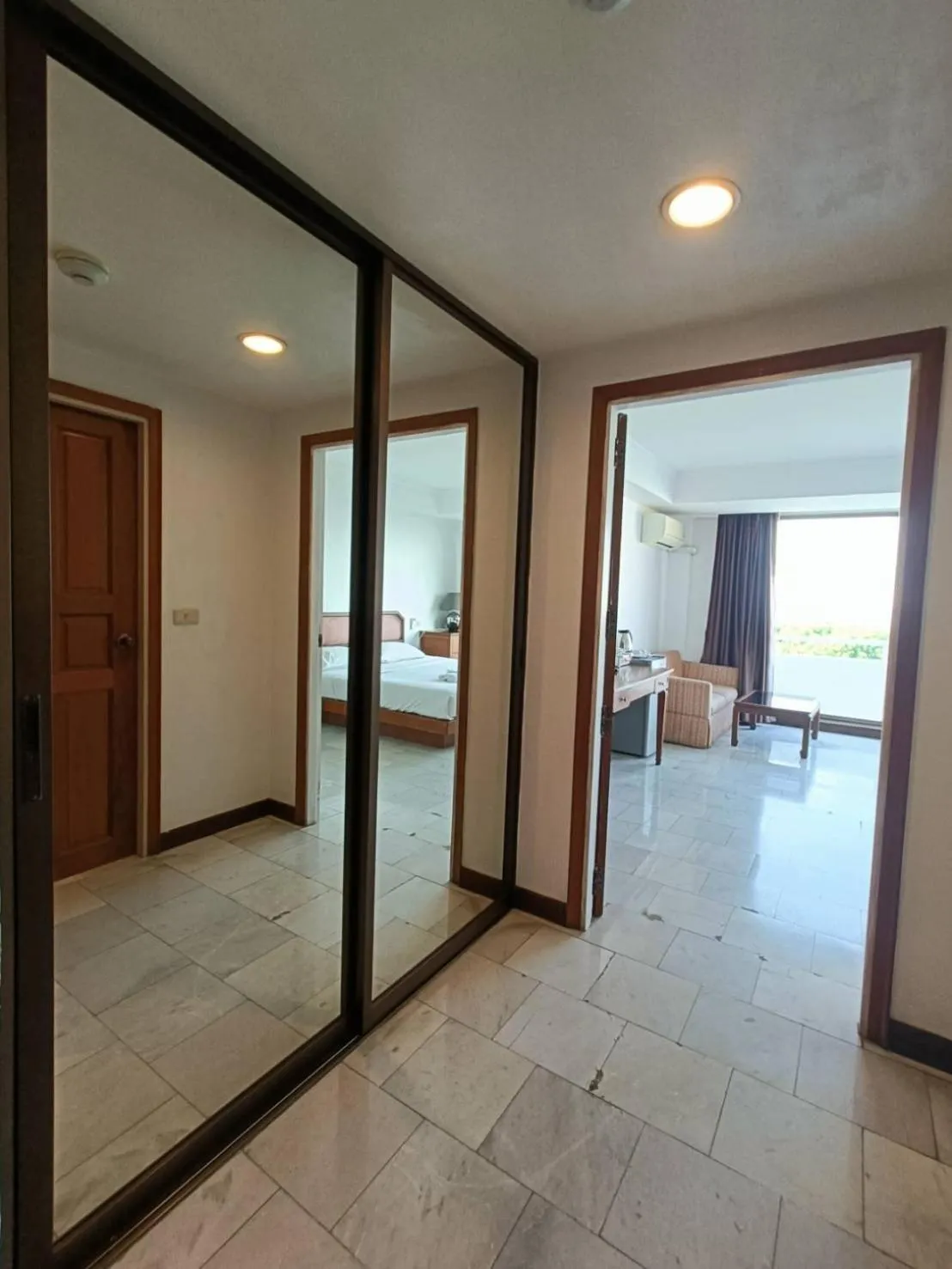 wardrobe, Bed in The Monaco Residence