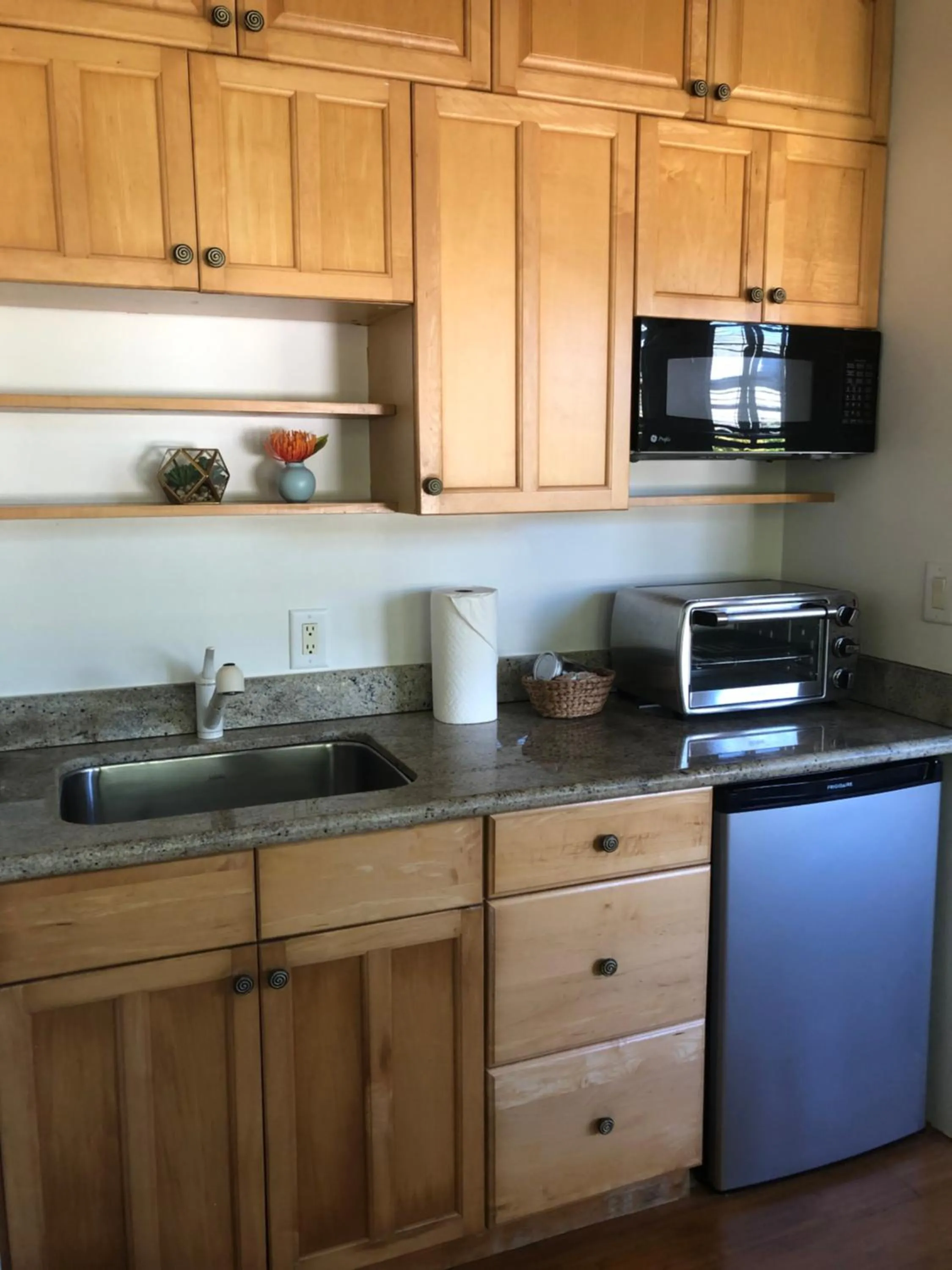 Kitchen or kitchenette in Banyan Tree B&B Retreat