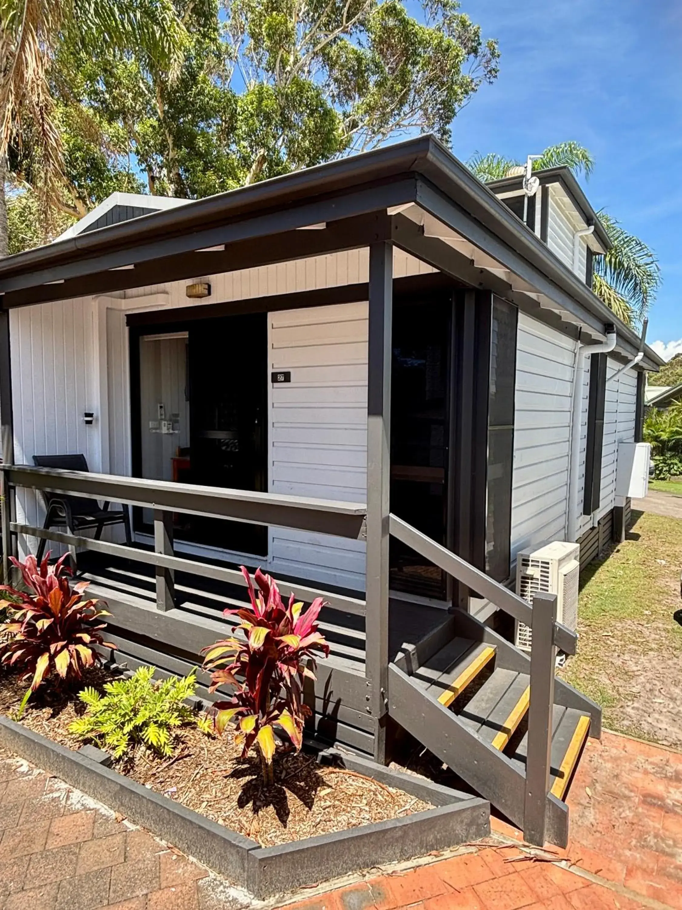 Two-Bedroom Beachwalk Cabin – Semi detached in Shelly Beach Holiday Park Two-Bedroom Beachwalk Cabin – Semi detached in Shelly Beach Holiday Park