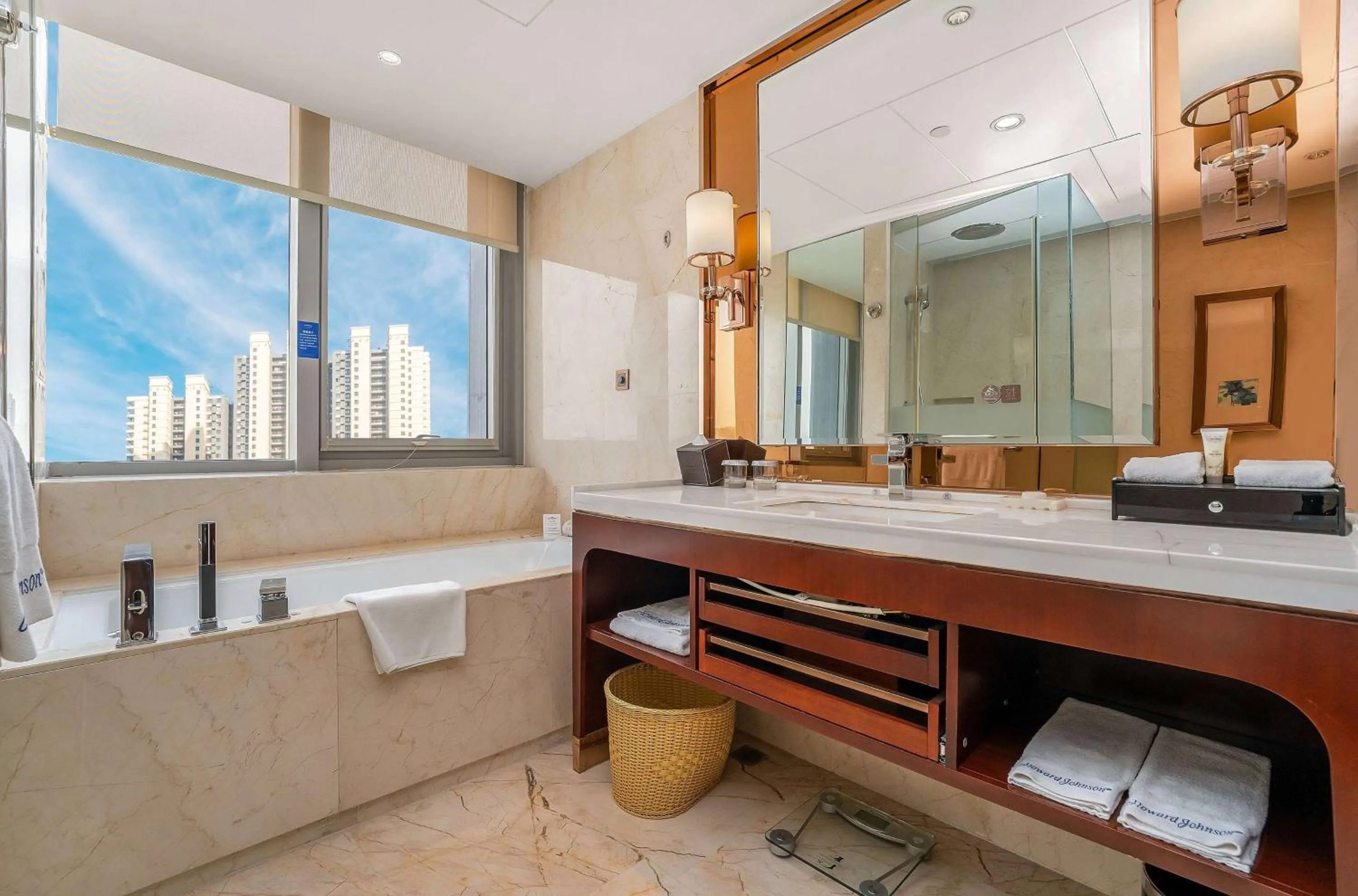 Bathroom in Kangda Howard Johnson Hotel Qingdao