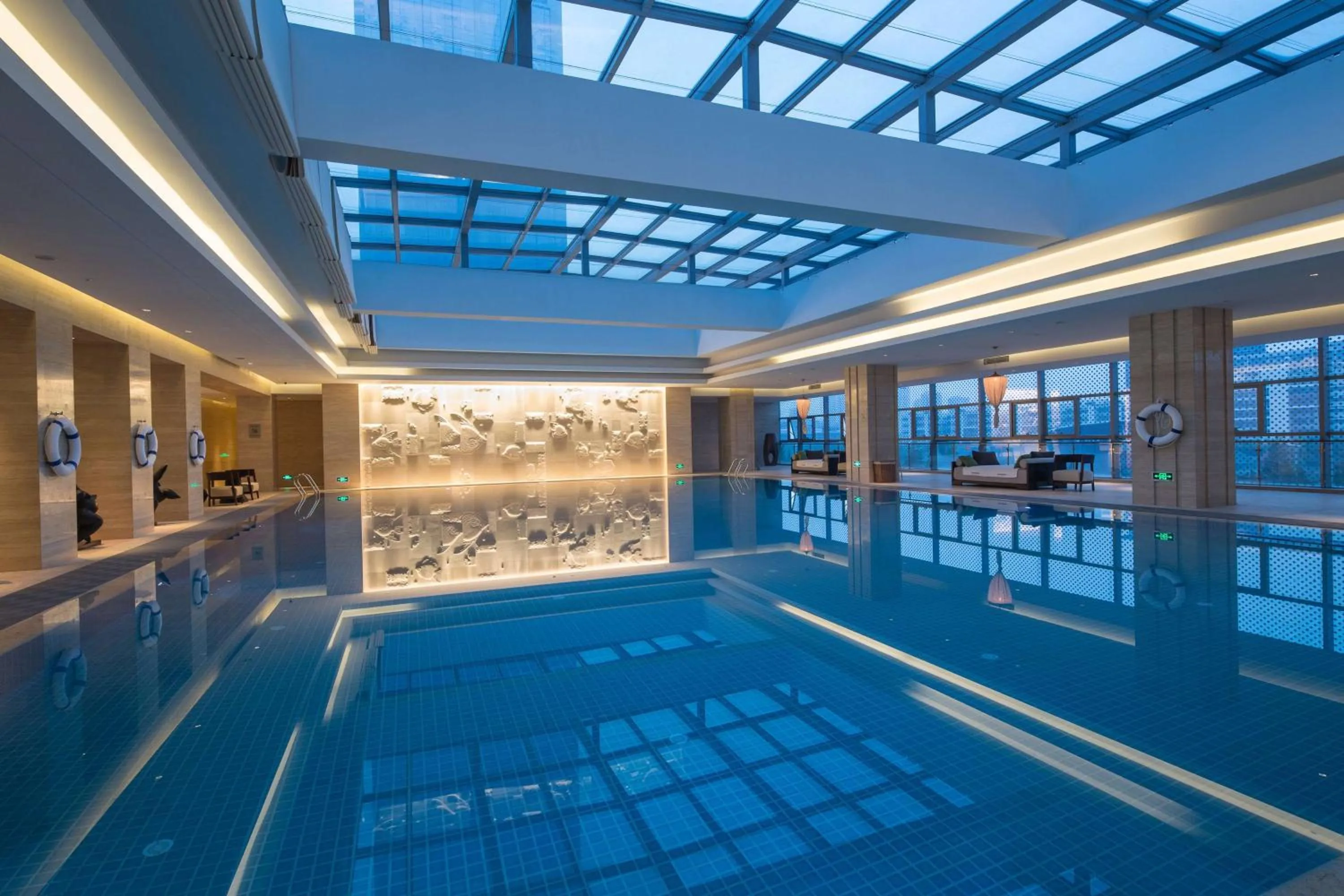 Swimming pool in Kangda Howard Johnson Hotel Qingdao