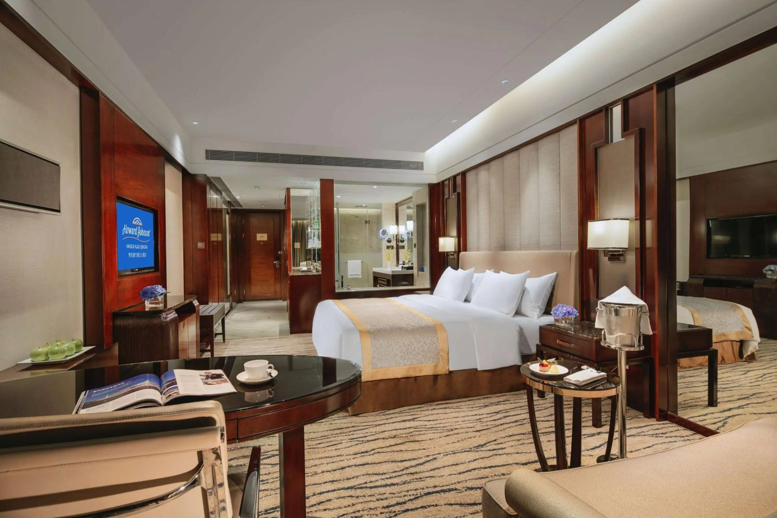 Photo of the whole room, Bed in Kangda Howard Johnson Hotel Qingdao