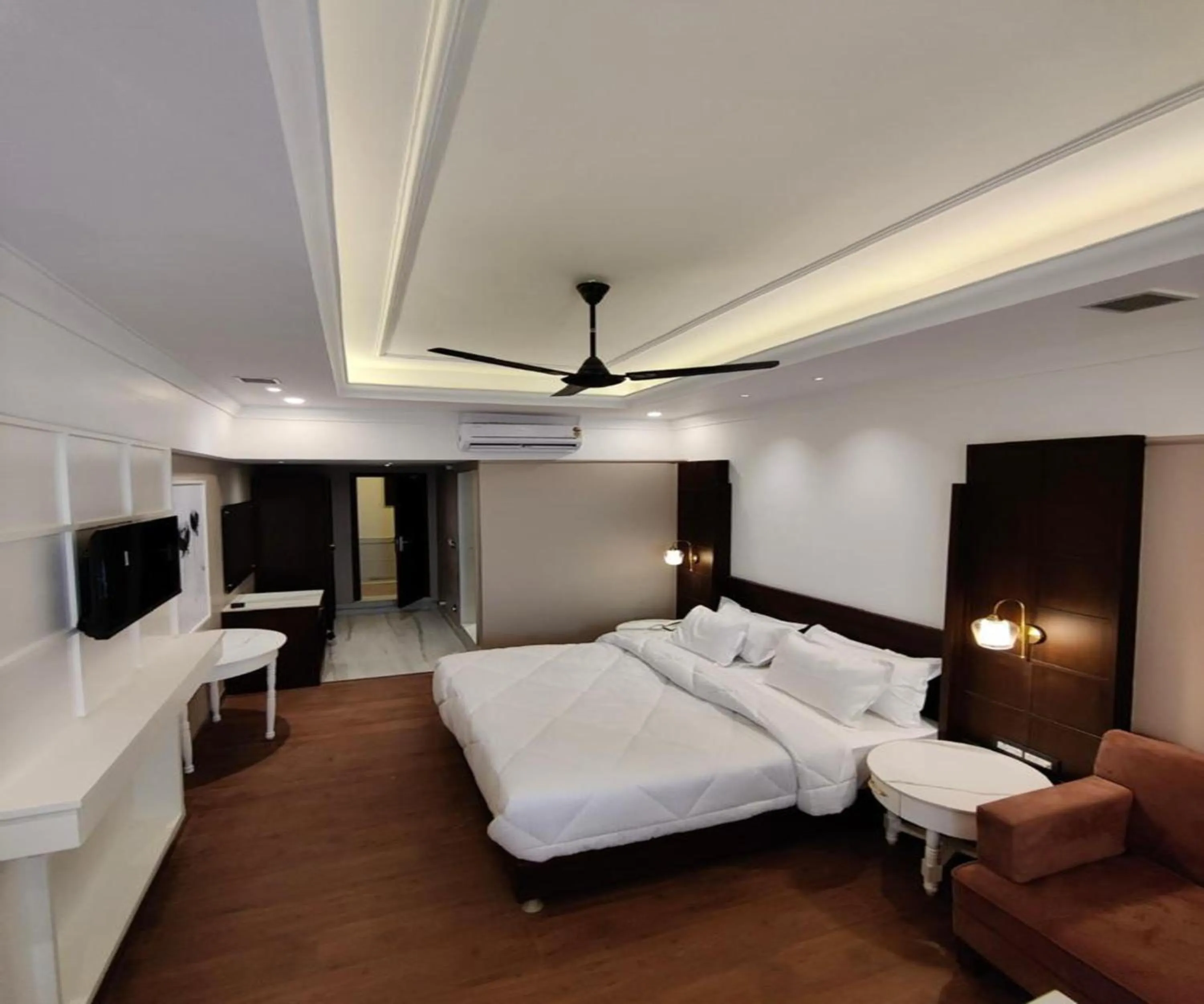 Communal lounge/ TV room in Hotel ND Manor