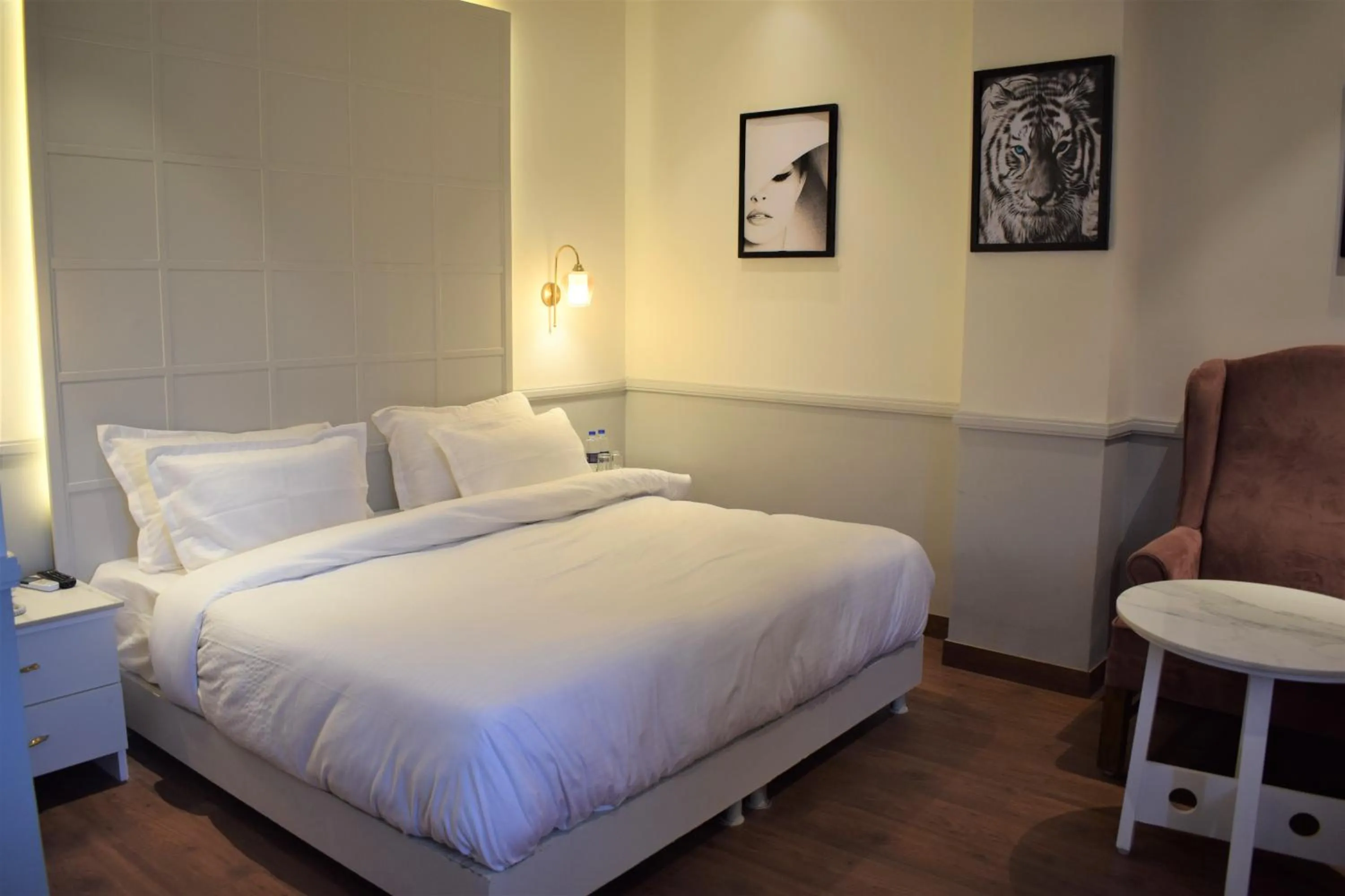 Bedroom in Hotel ND Manor