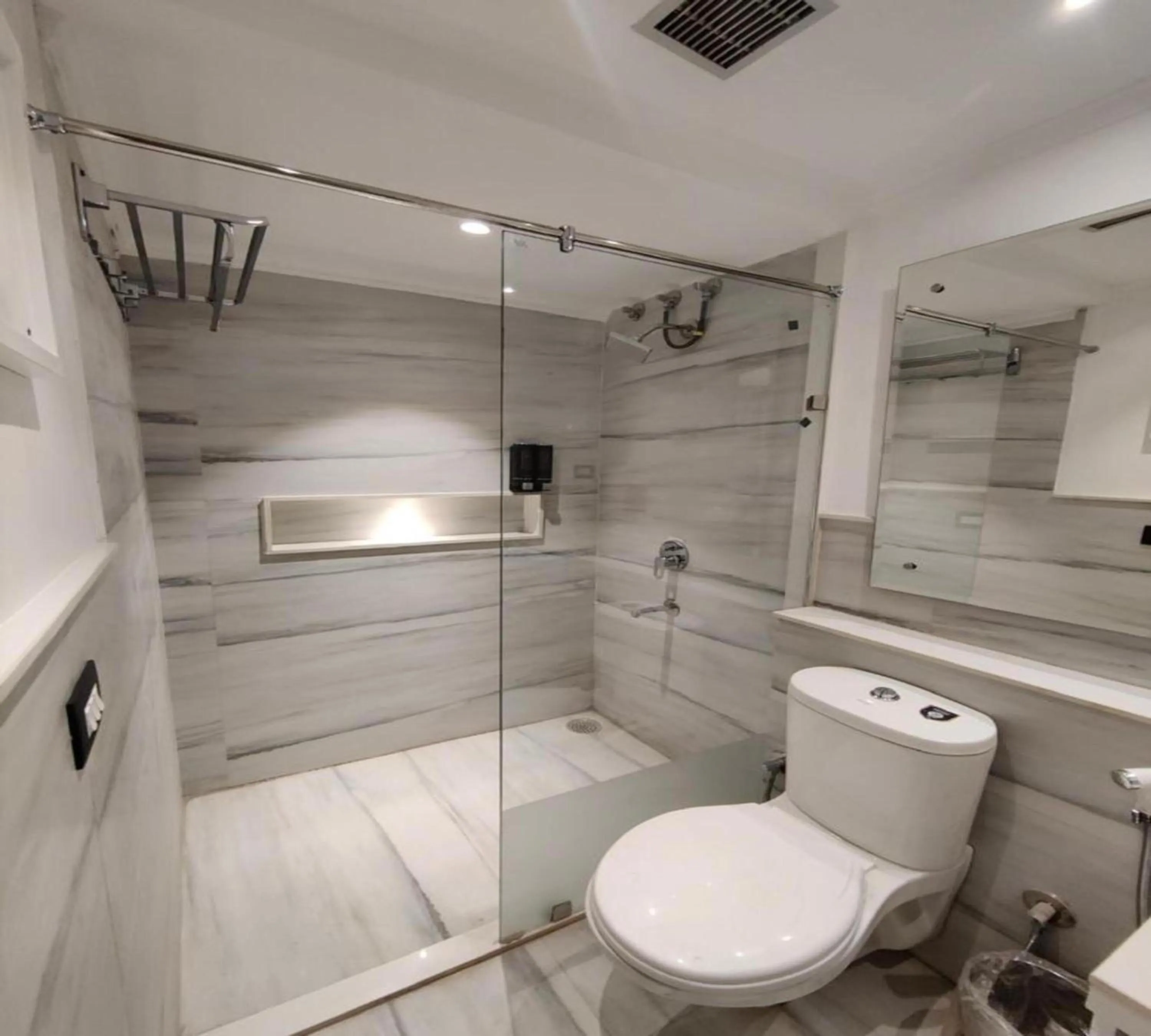 Bathroom in Hotel ND Manor