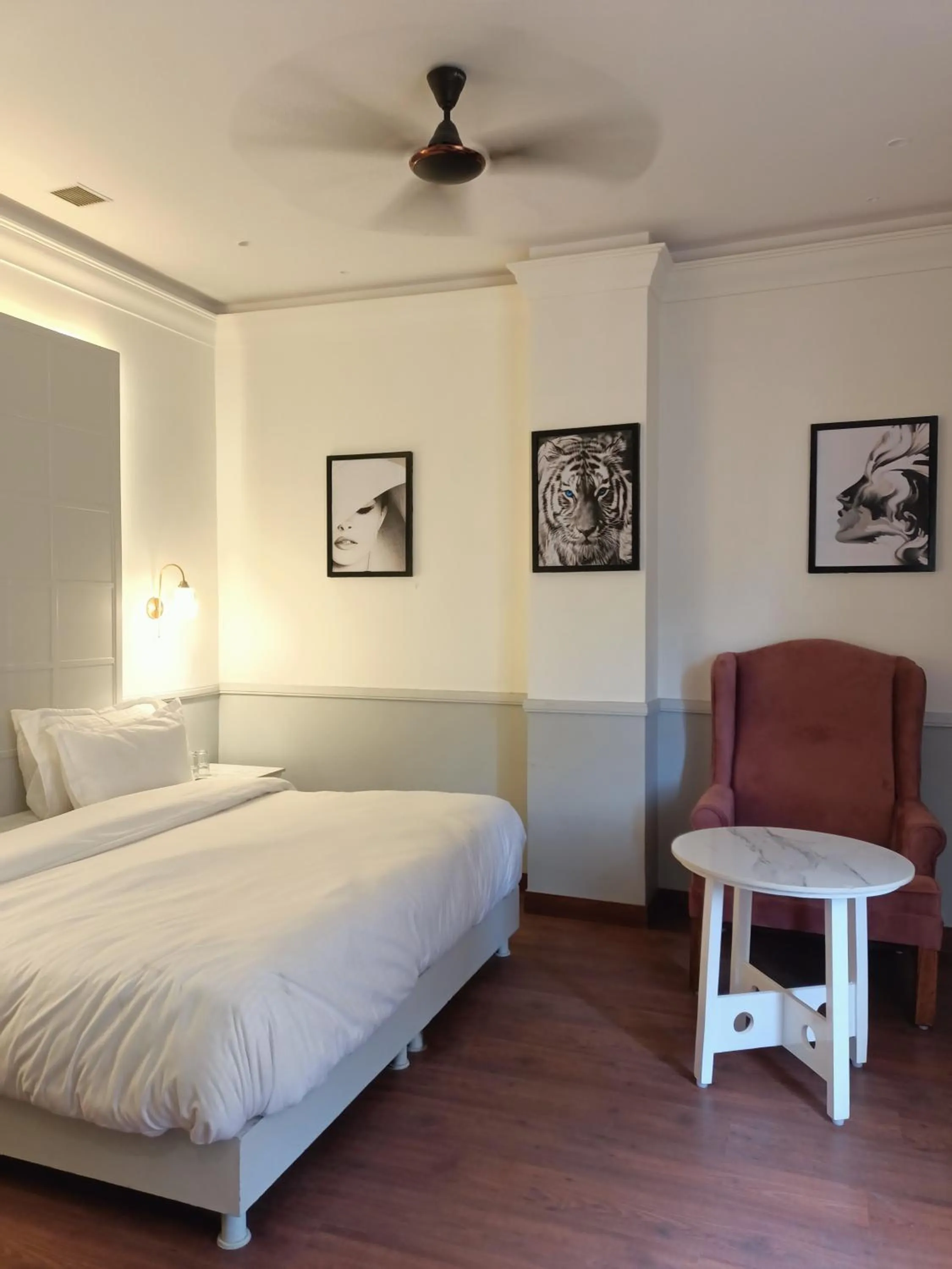 Bed in Hotel ND Manor