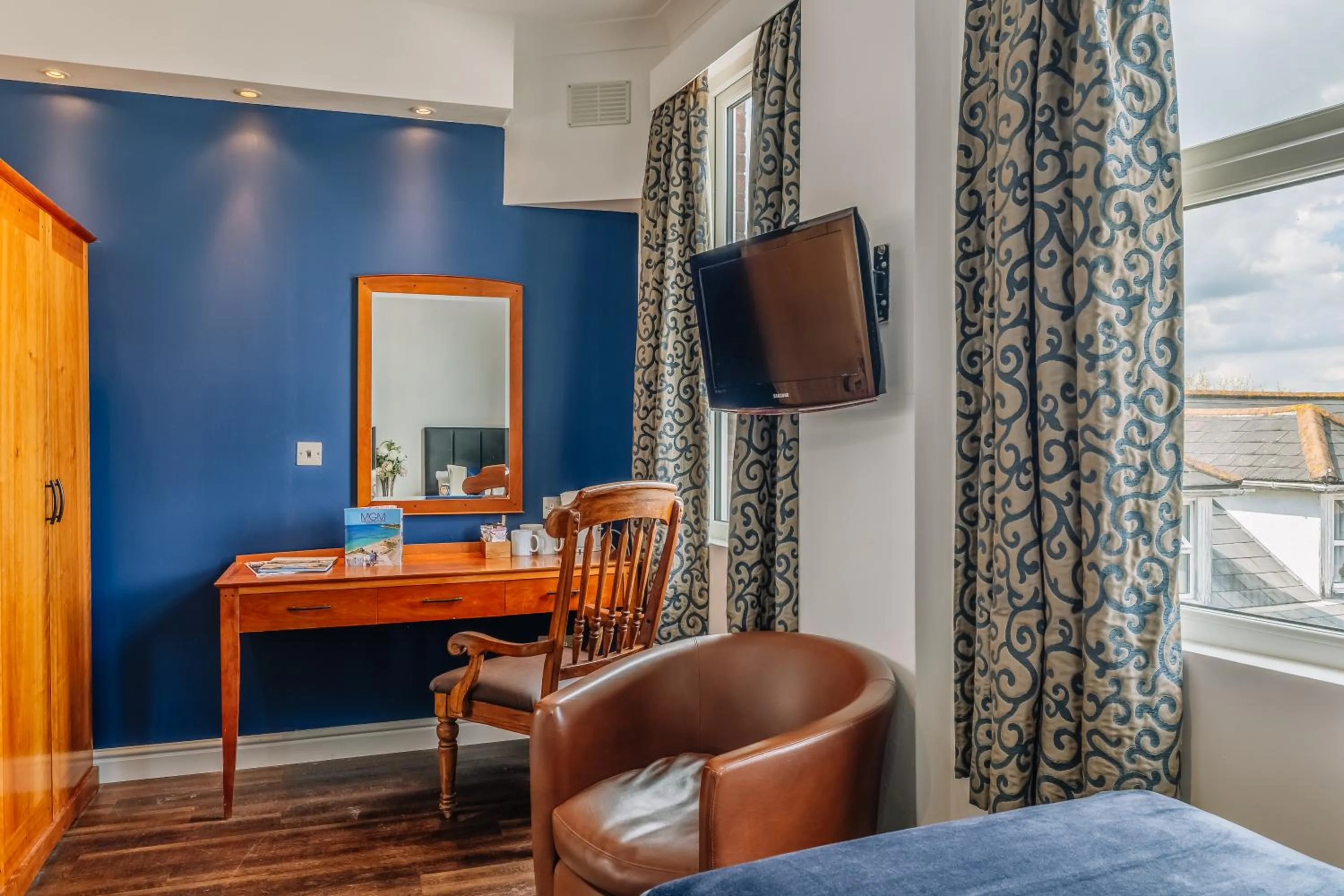 Seating area in Muthu Westcliff Hotel (Near London Southend Airport)