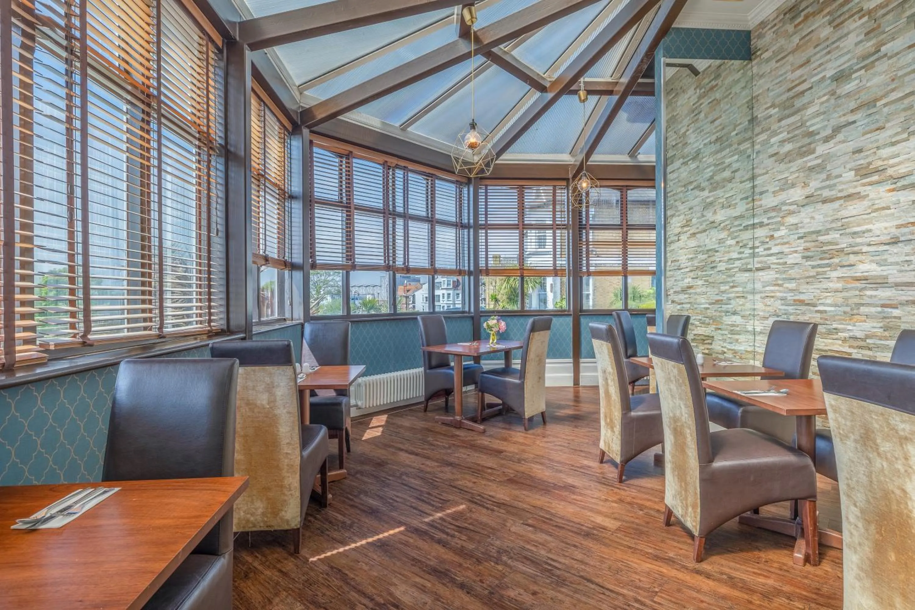 Restaurant/places to eat in Muthu Westcliff Hotel (Near London Southend Airport)