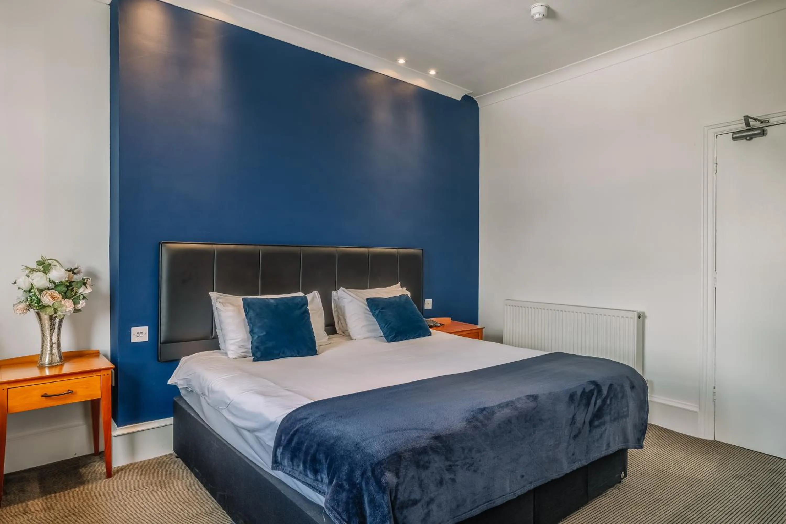 Bed in Muthu Westcliff Hotel (Near London Southend Airport)